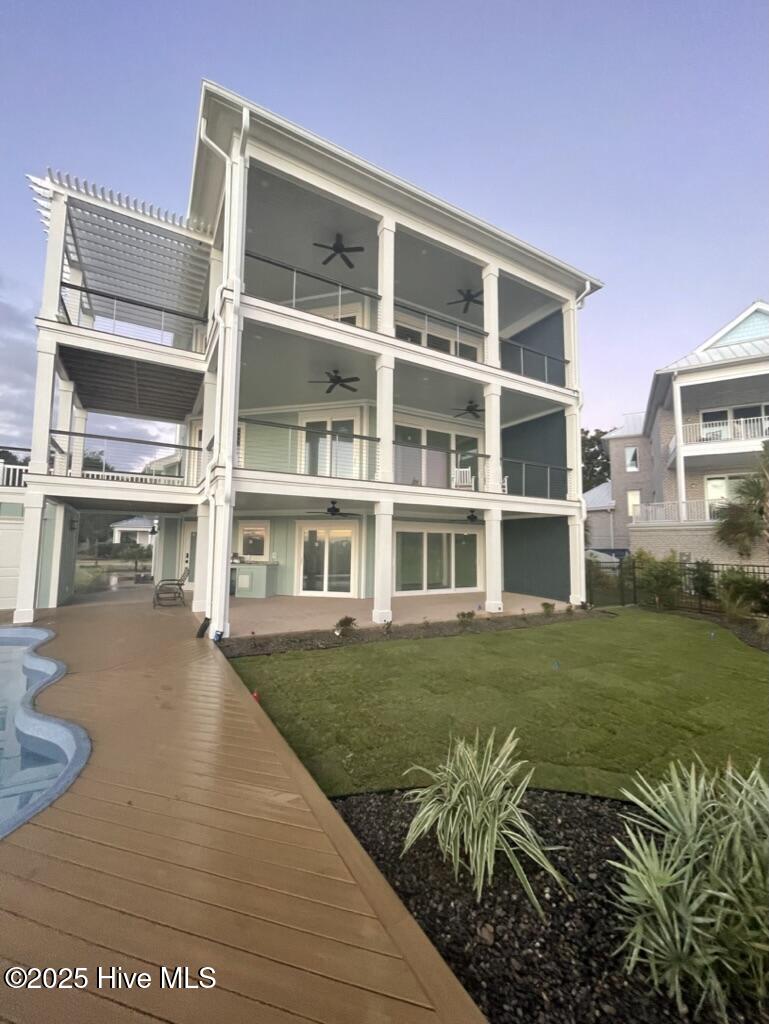 100524017 | Photo 15