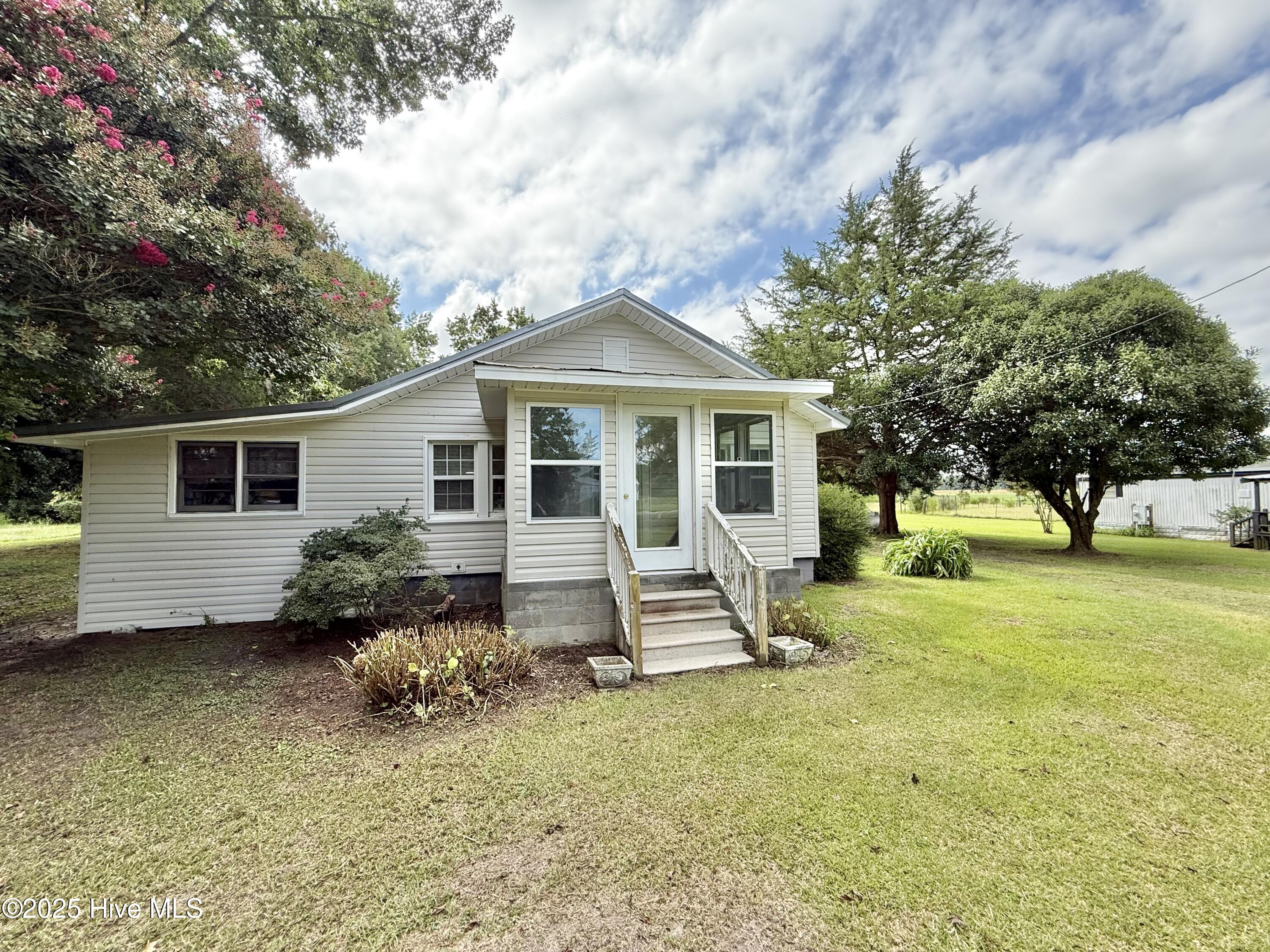 Homes for sale in Warsaw, NC | 617 Johnson Ch Rd, Warsaw, NC 28398 | MLS# 100526657