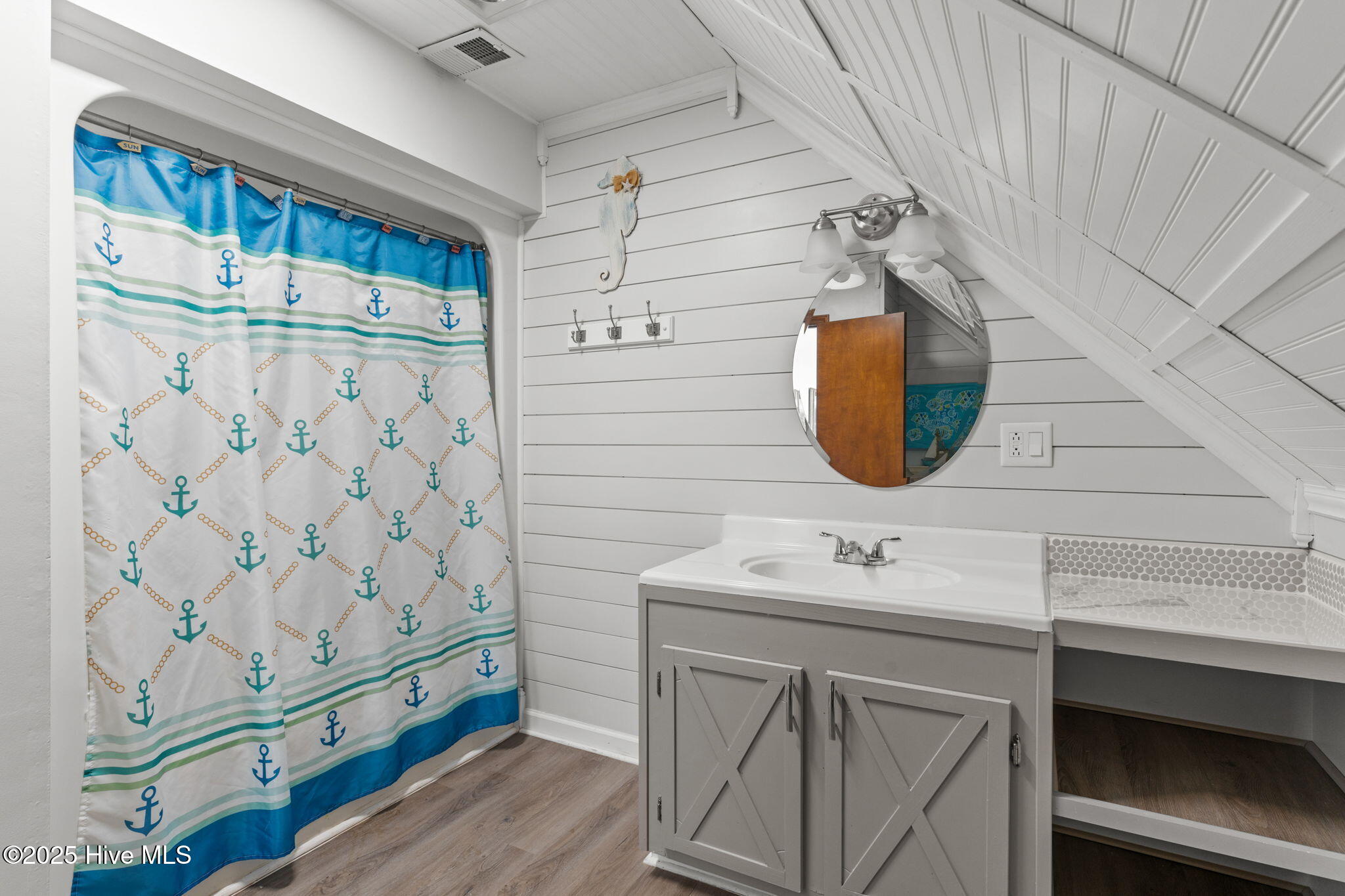 100540487 | Photo 49