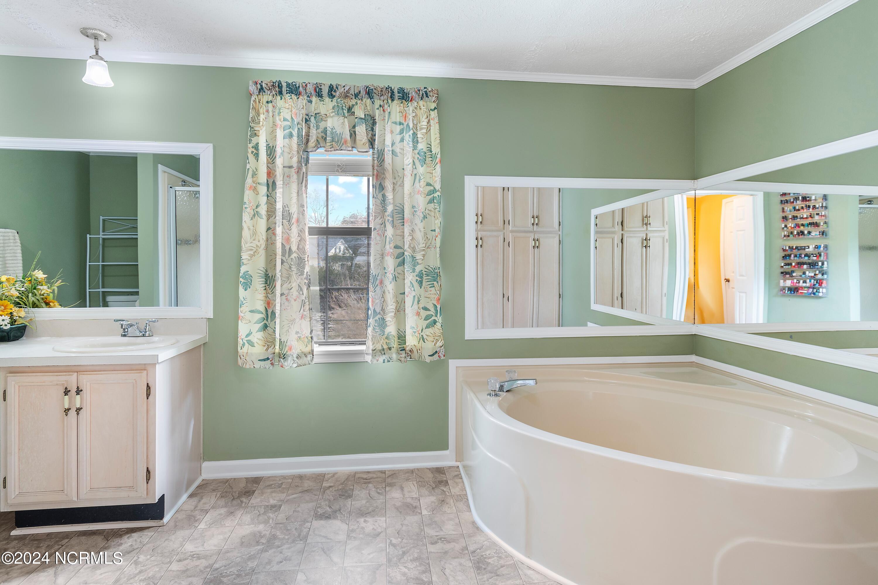 100547405 | Photo 12