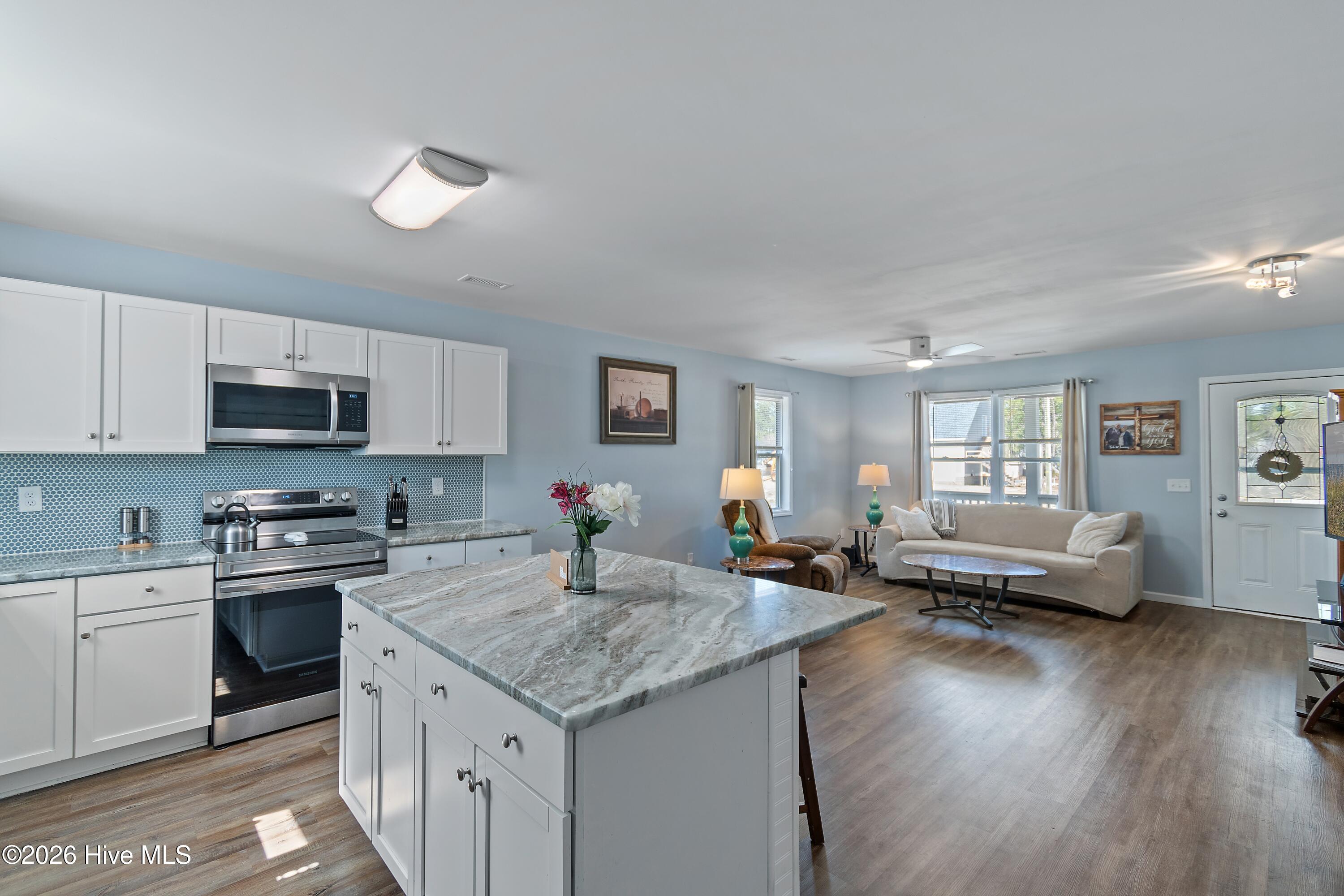 100561702 | Photo 14