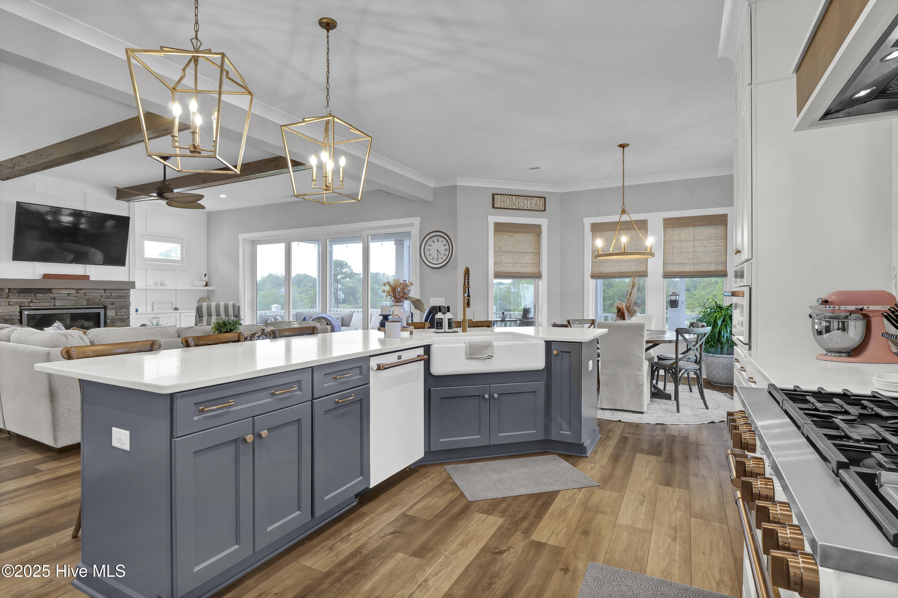 100534317 | Photo 15