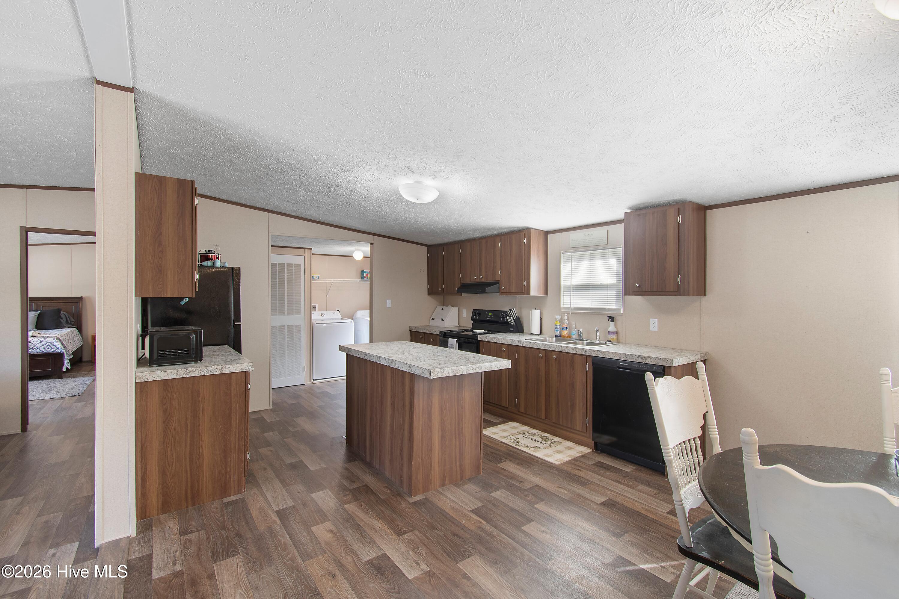 100563452 | Photo 13