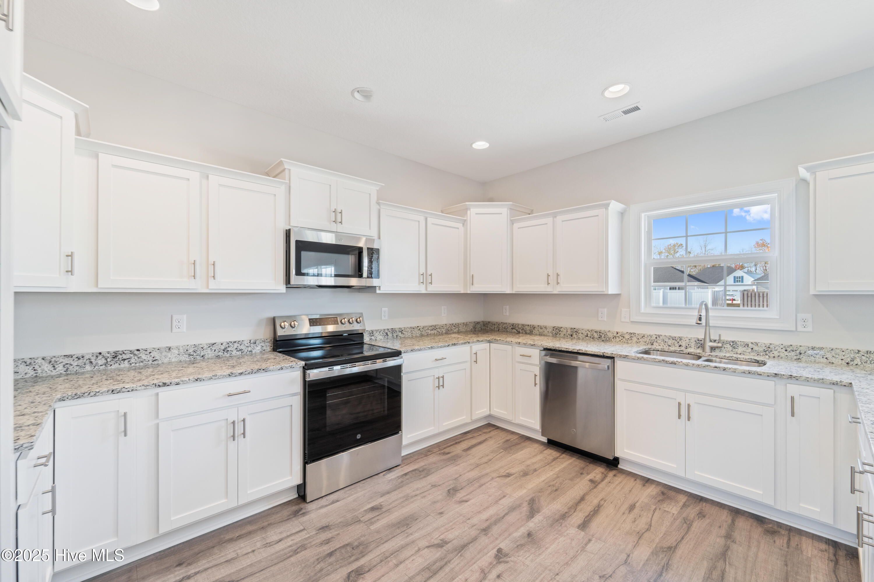 100518960 | Photo 13