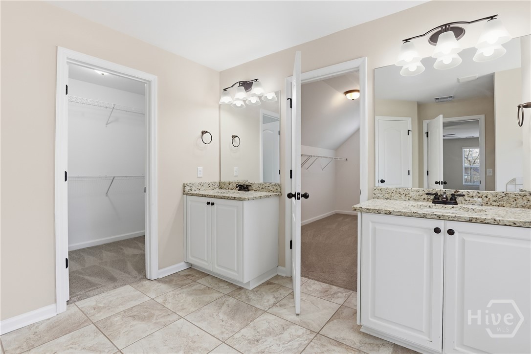 2 Walk In Closets
