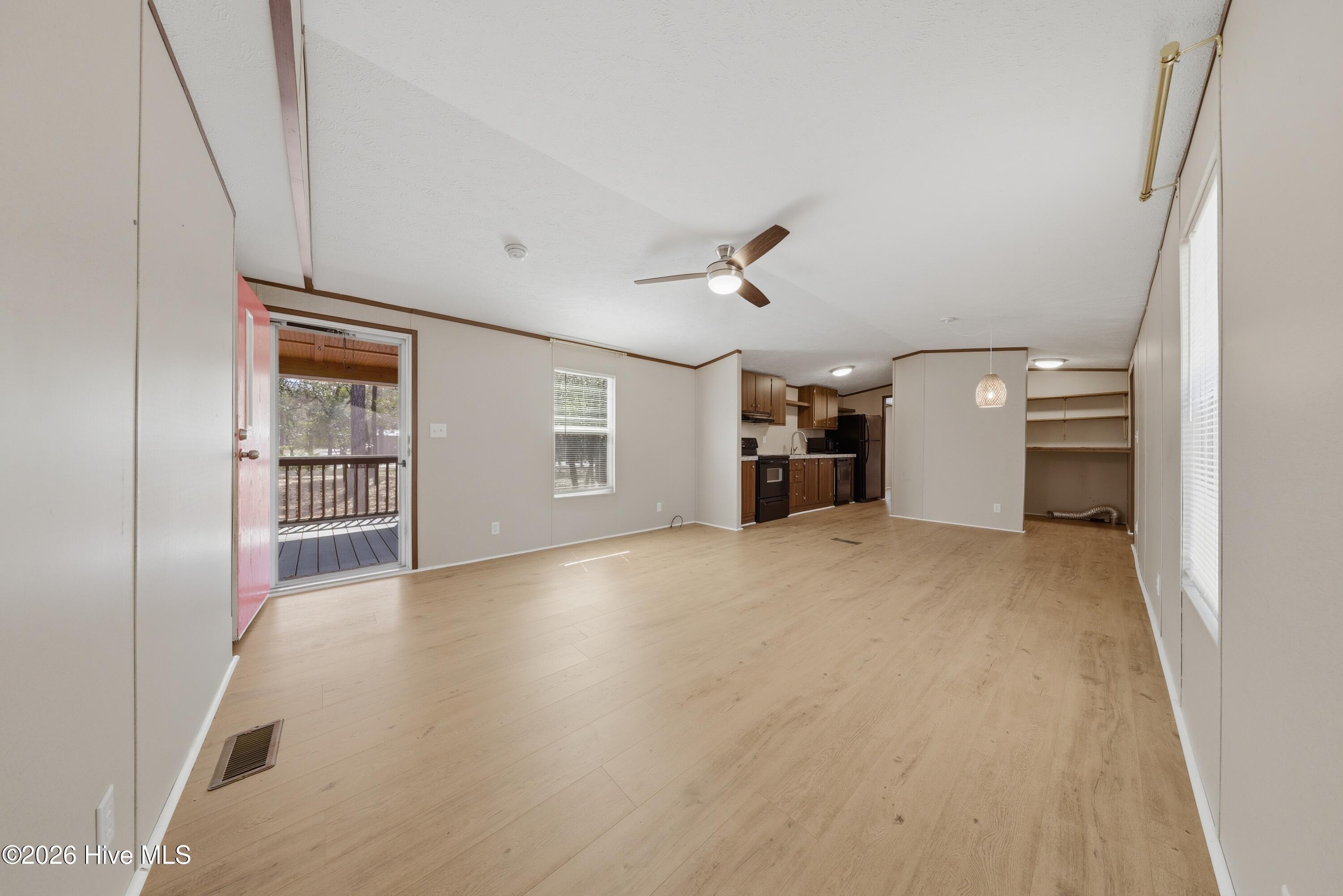 100562676 | Photo 13