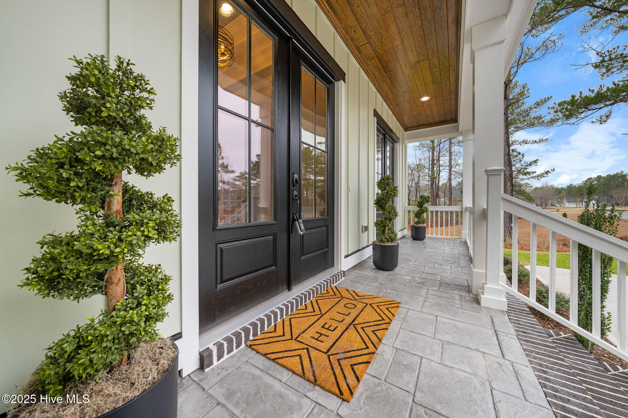 807BreezewoodDr-1002