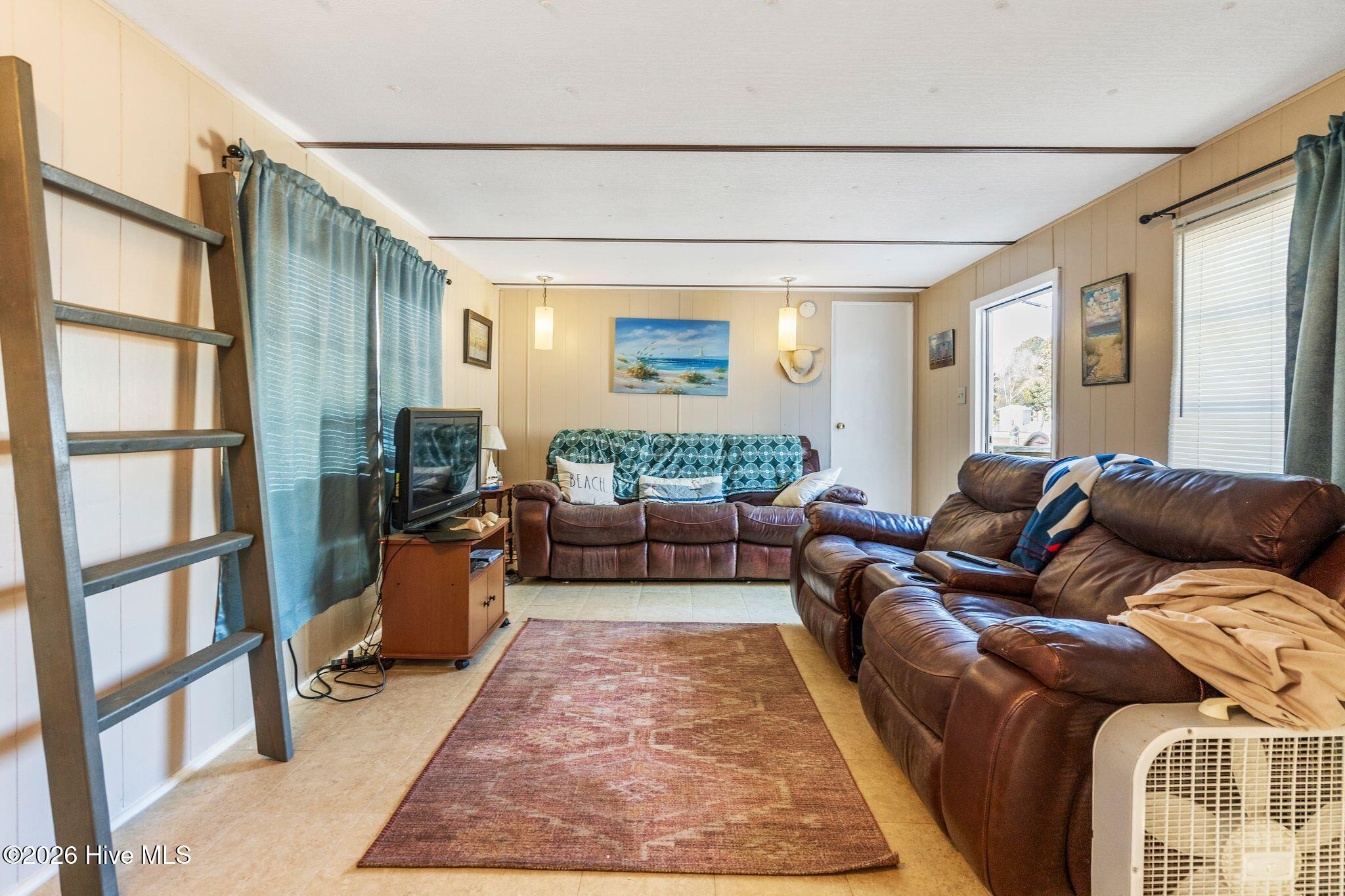 100560108 | Photo 17