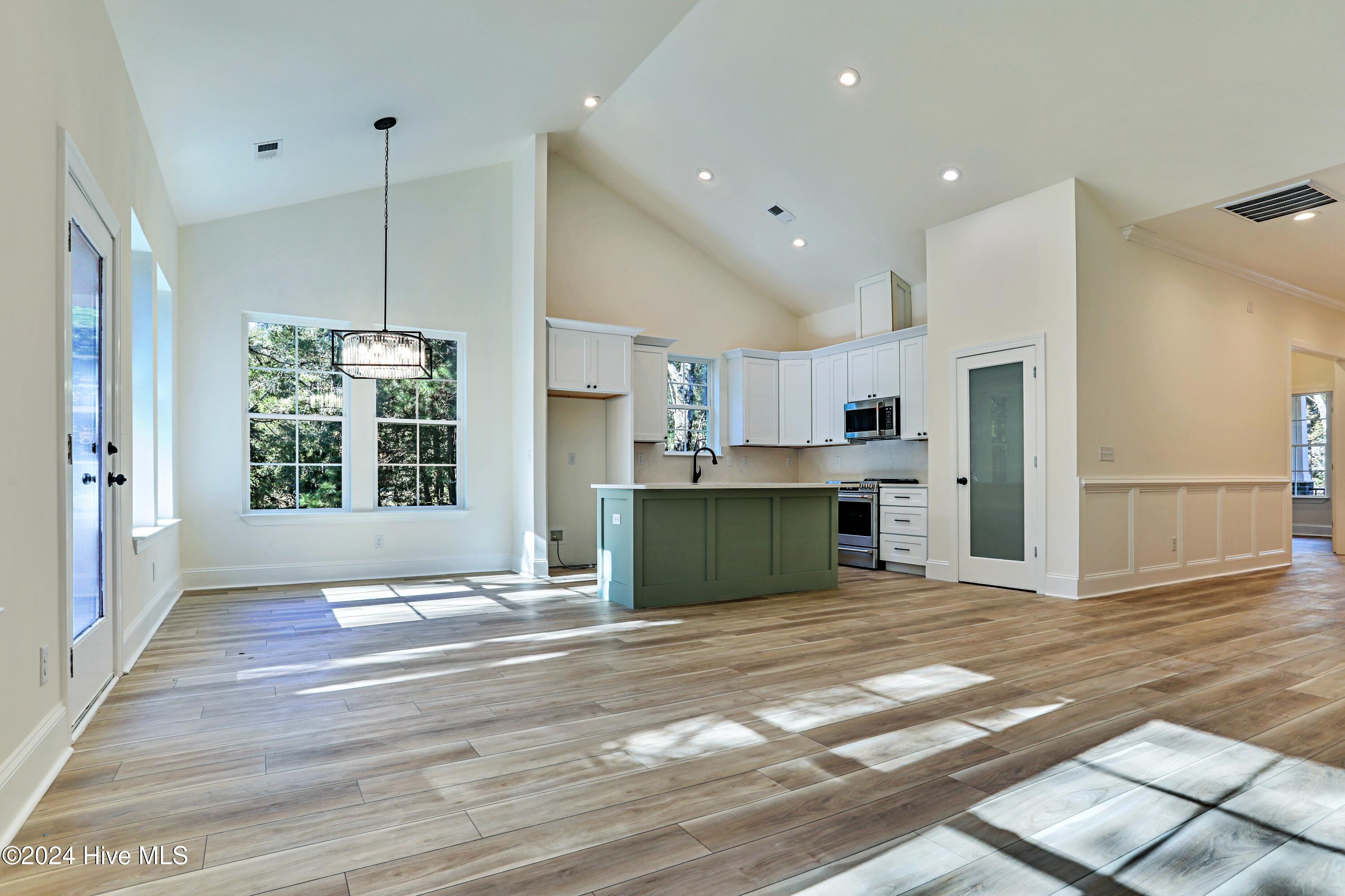 100481314 | Photo 24