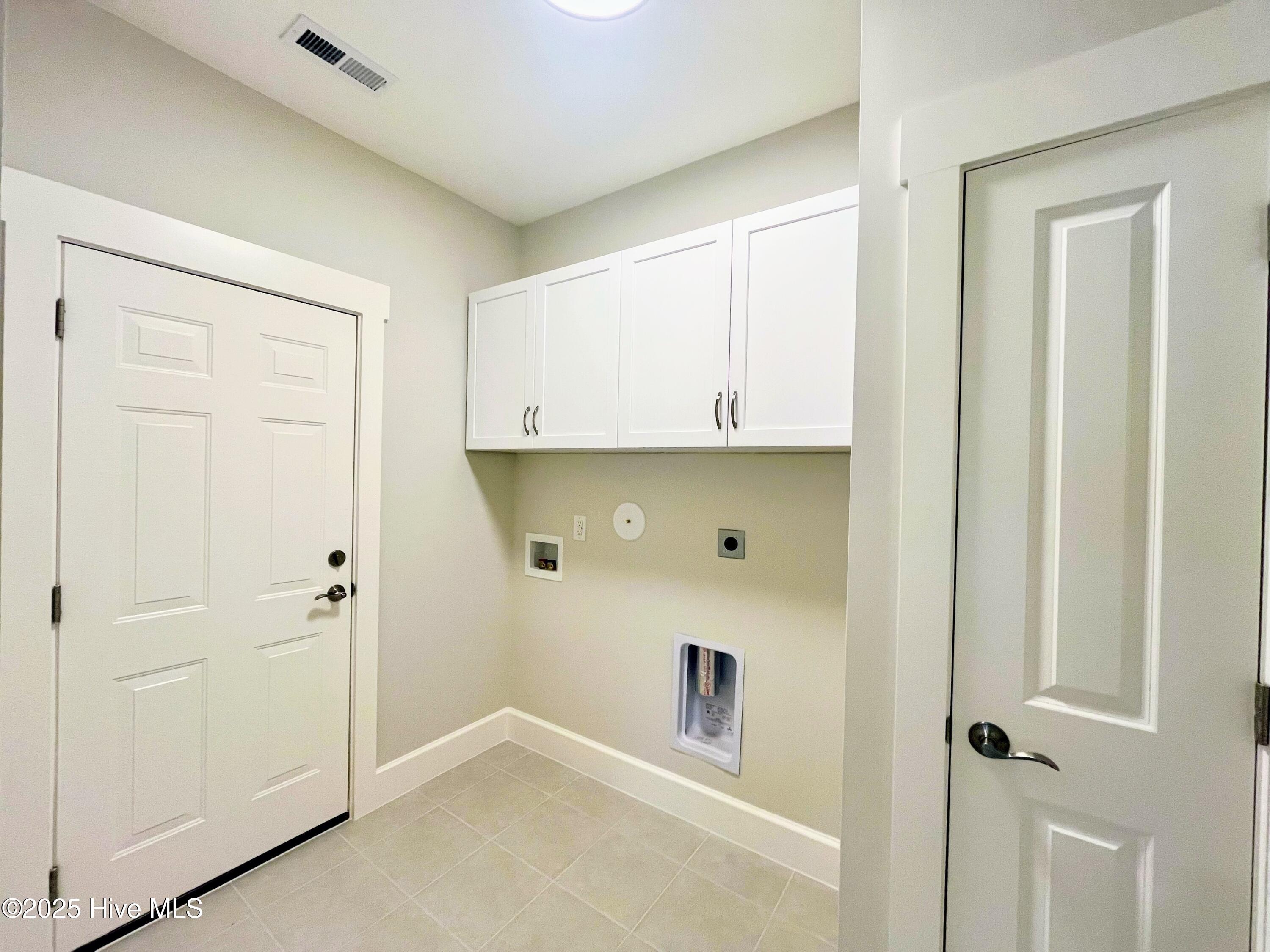 9002 Ocean Harbour Golf Club Road SW, Calabash, NC 28467 – photo 11: Laundry room