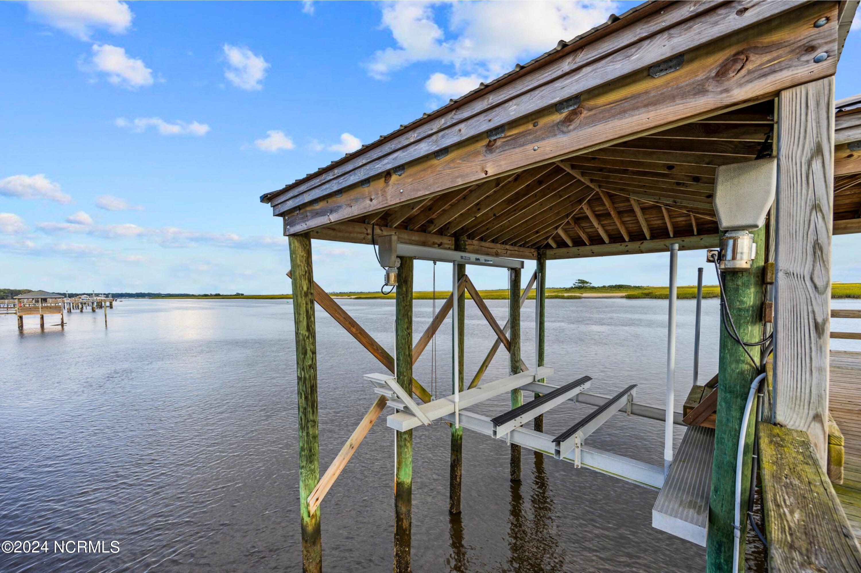 100553128 | Photo 69