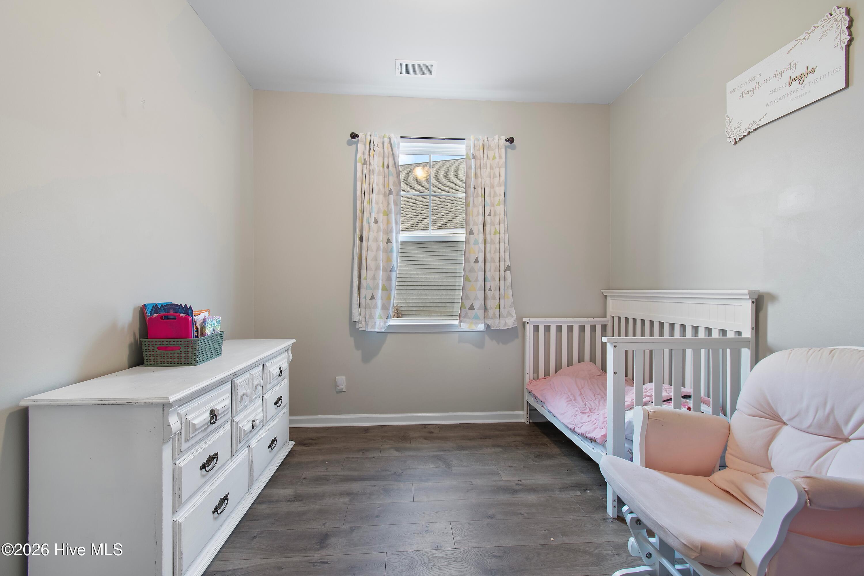 100560000 | Photo 15