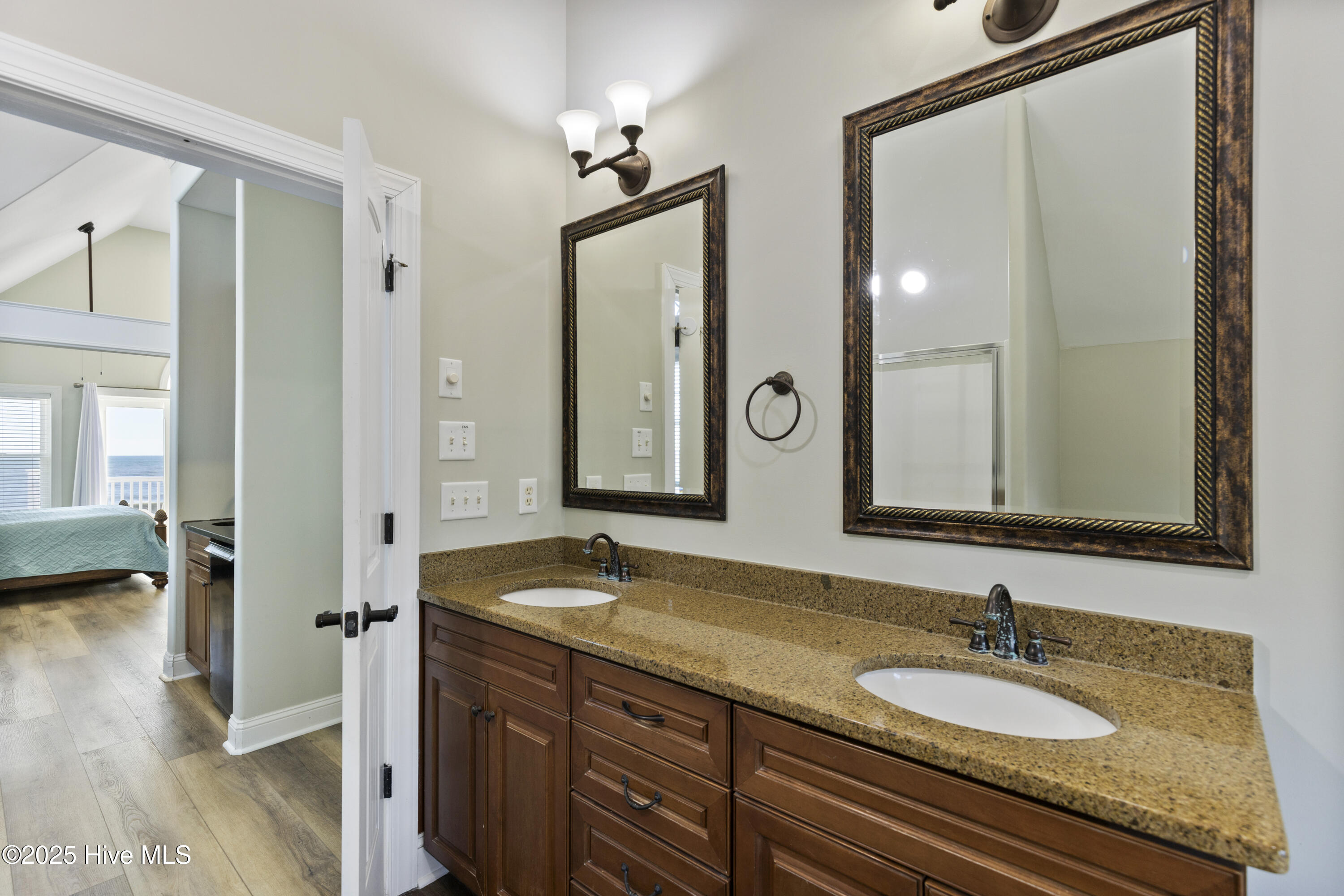 100546411 | Photo 32