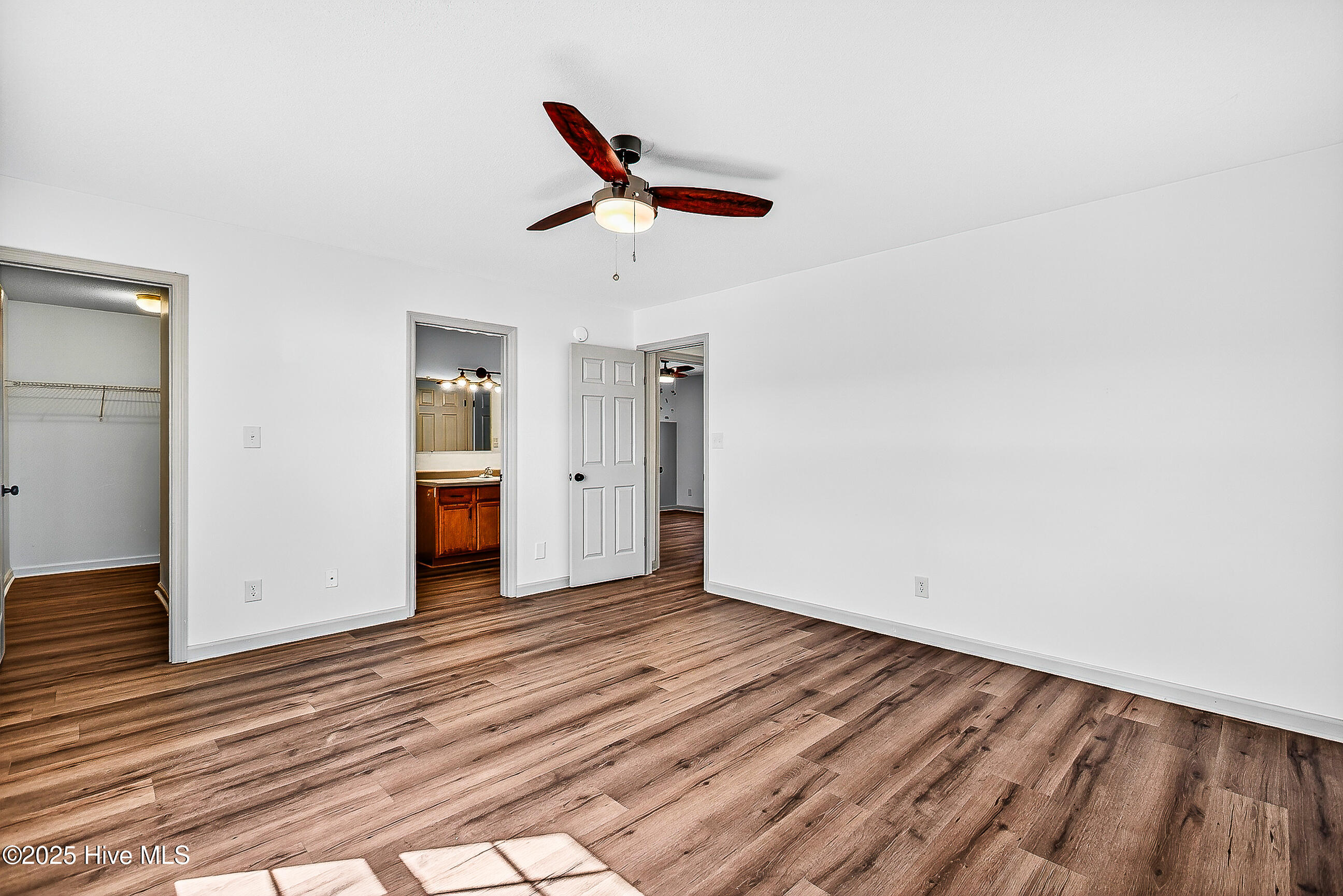 100537244 | Photo 26