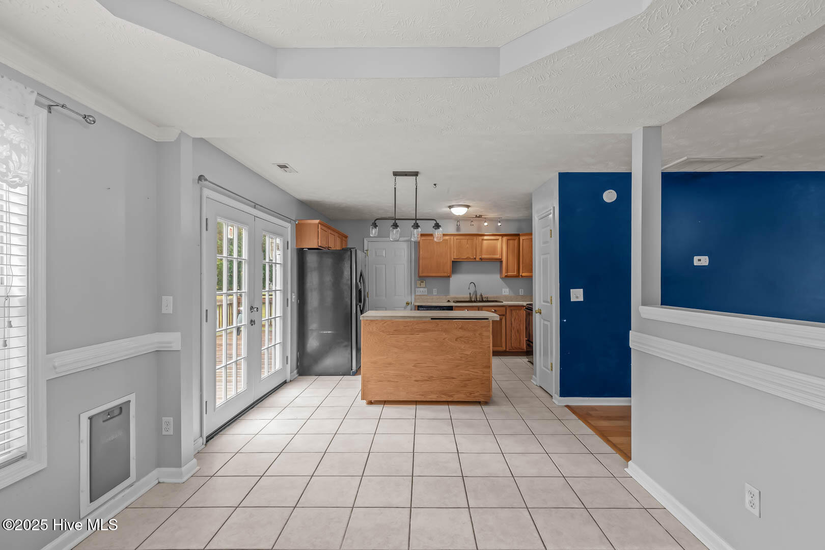 100542148 | Photo 19