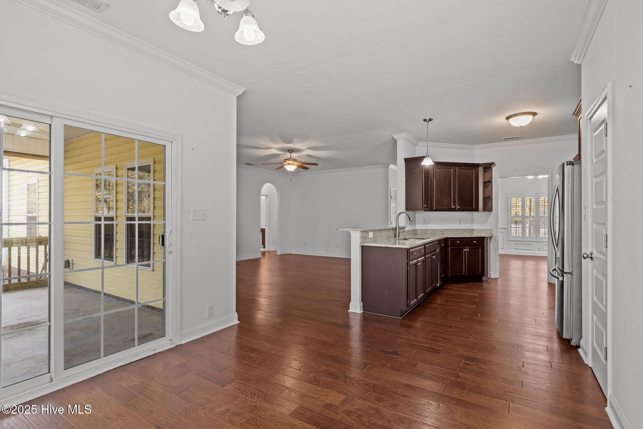 100544125 | Photo 19