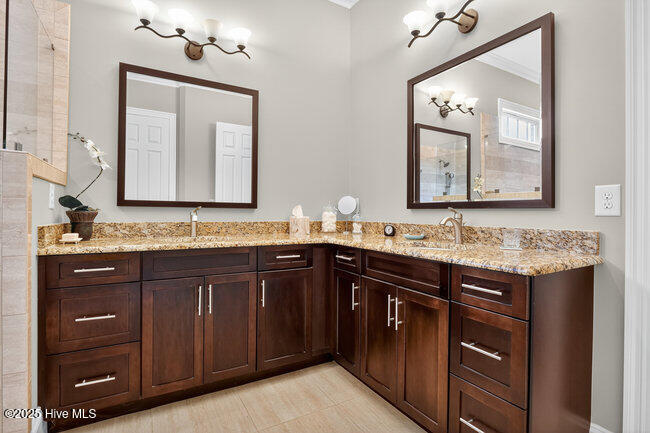 100527841 | Photo 14