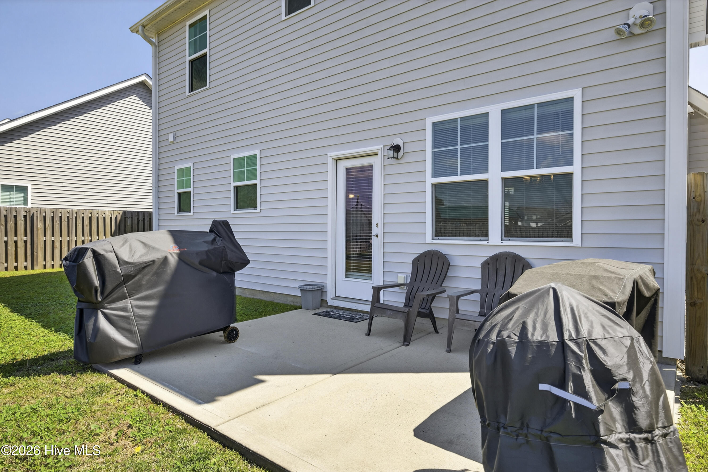 100563705 | Photo 35