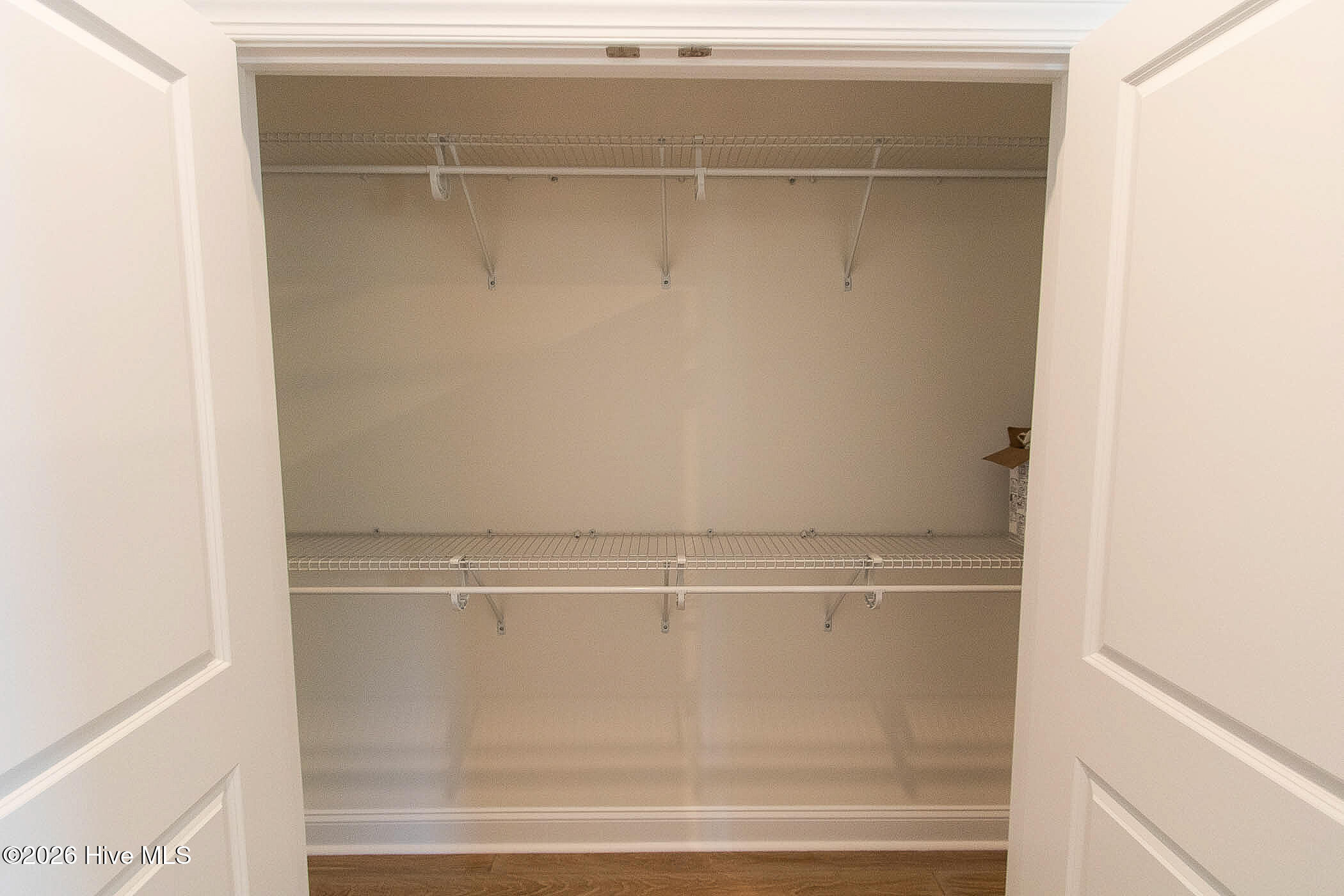 100568588 | Photo 61