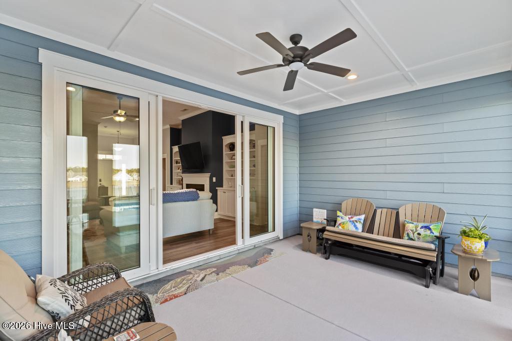 100569844 | Photo 65