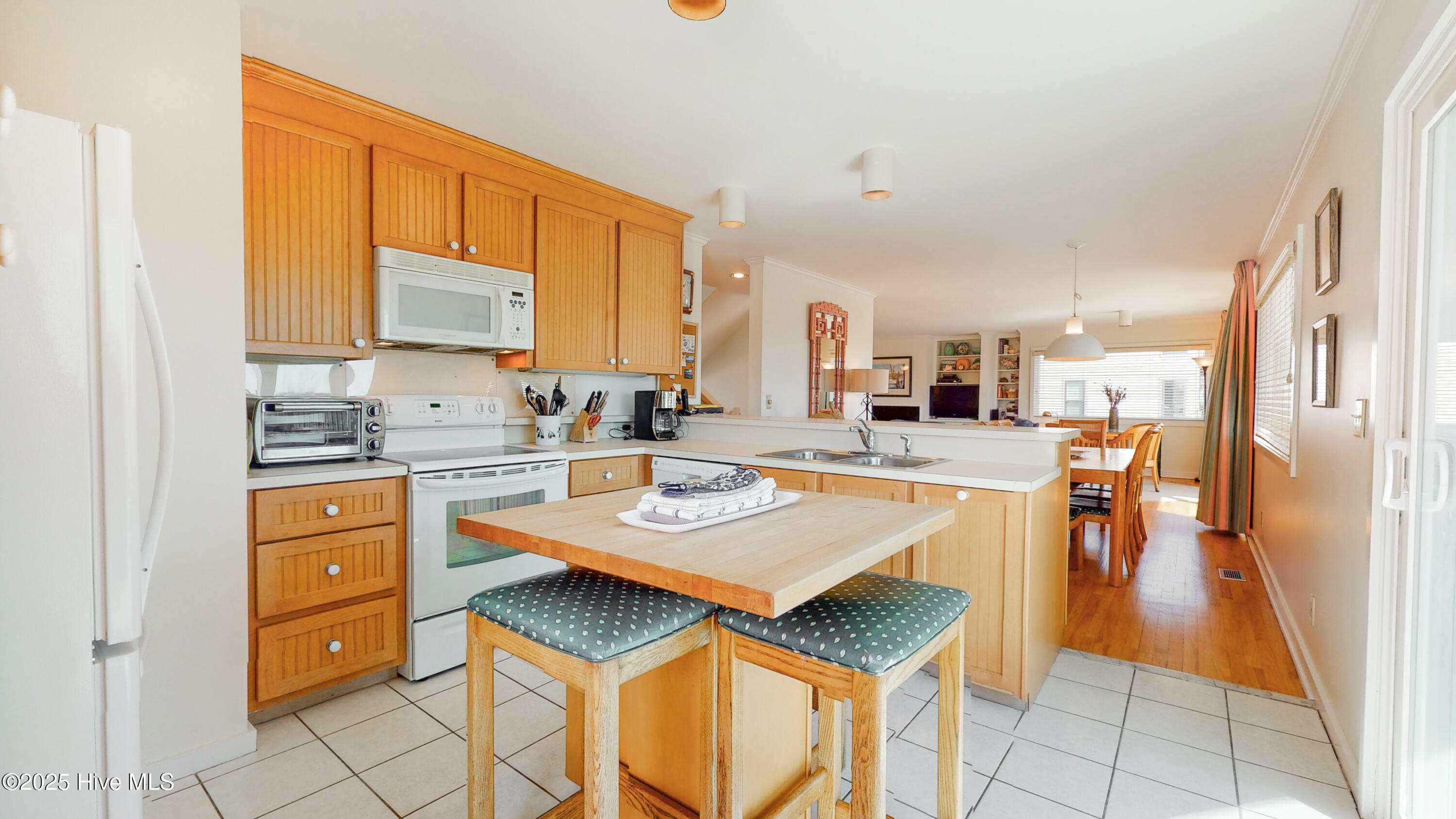 100529389 | Photo 30