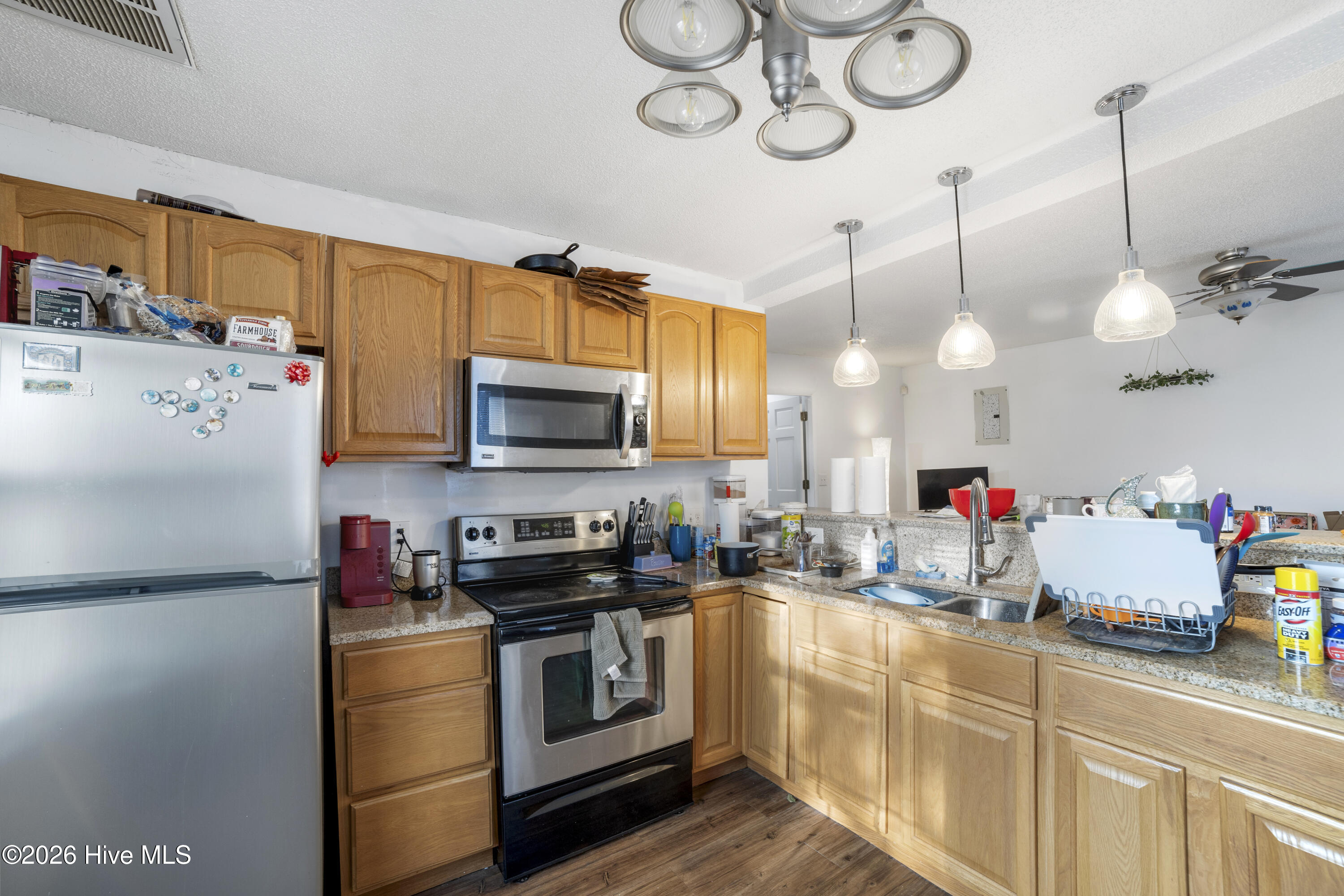 100541663 | Photo 17