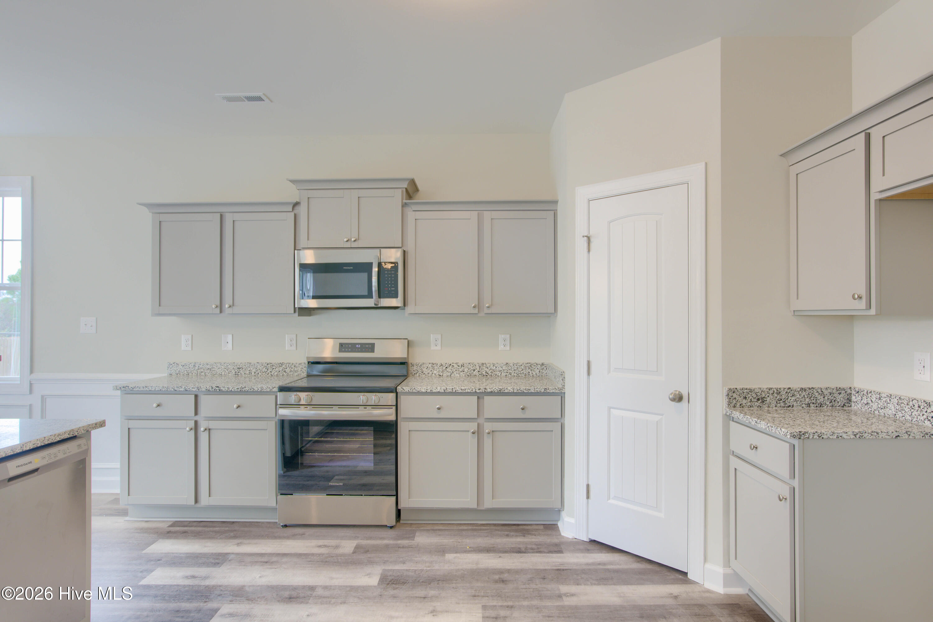 100527723 | Photo 12