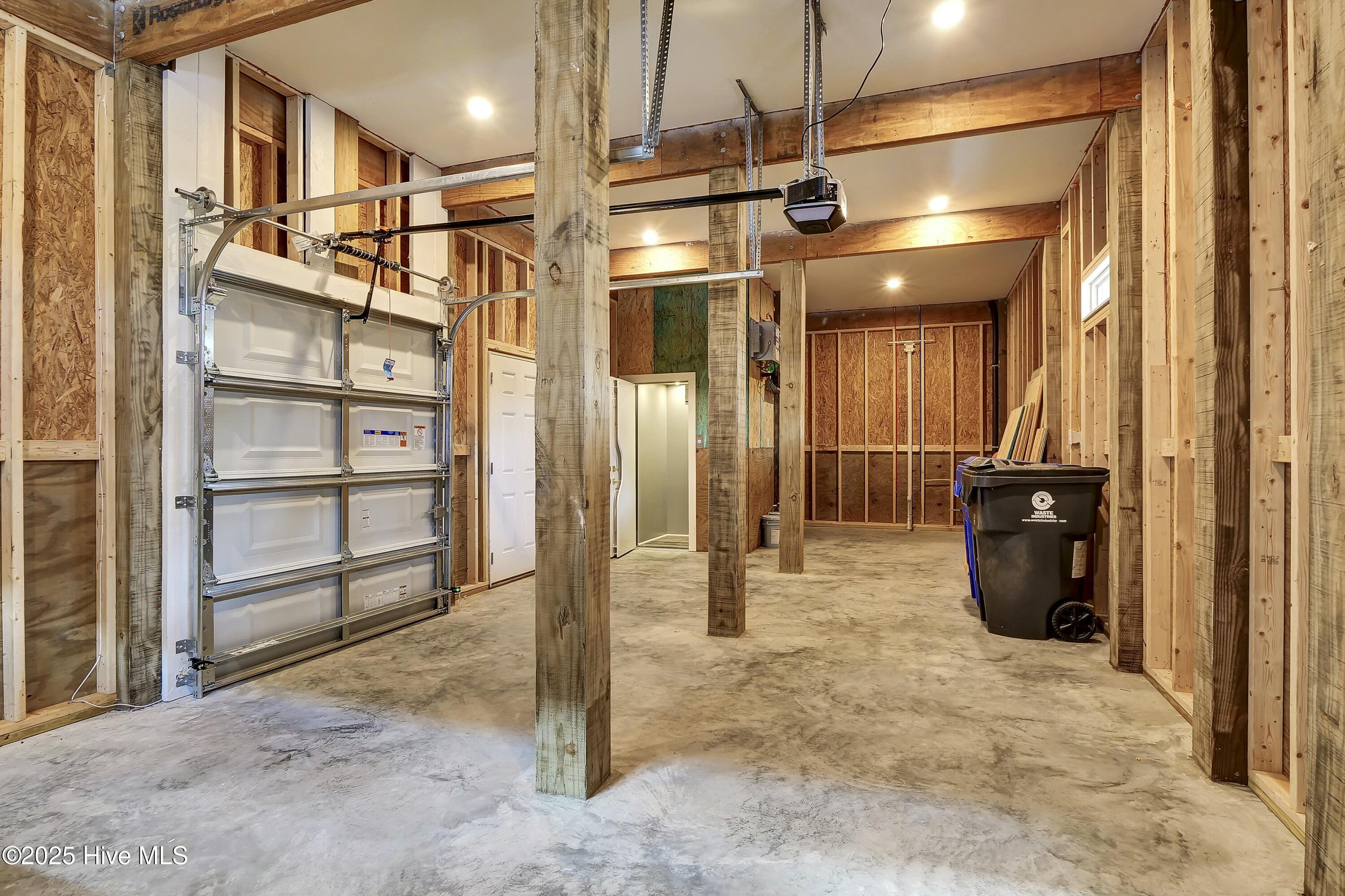 100486370 | Photo 27