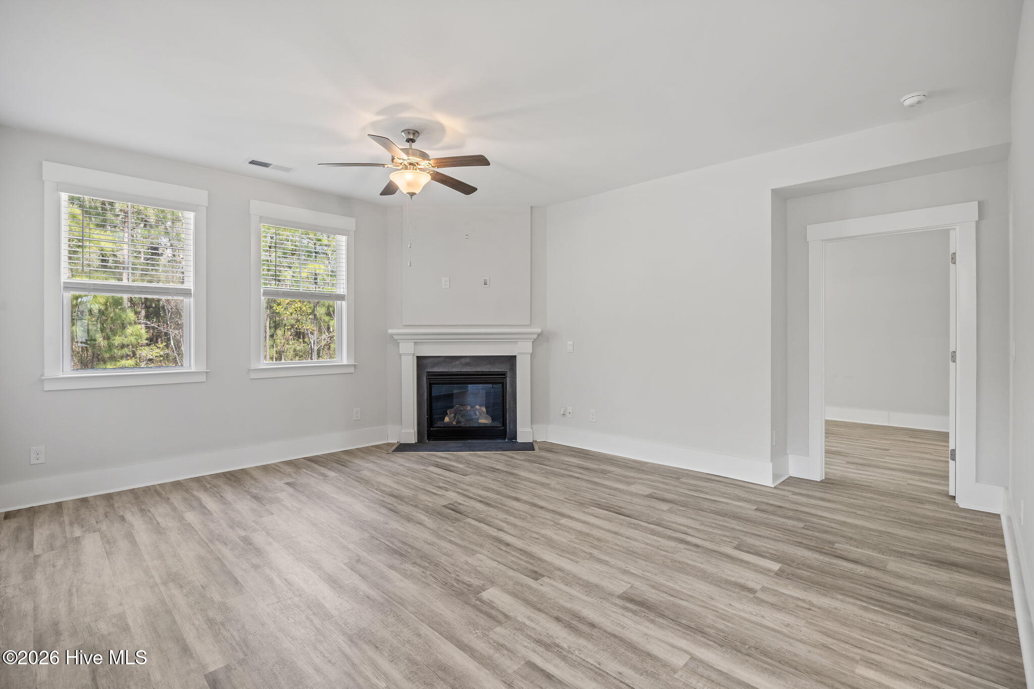 100563130 | Photo 24