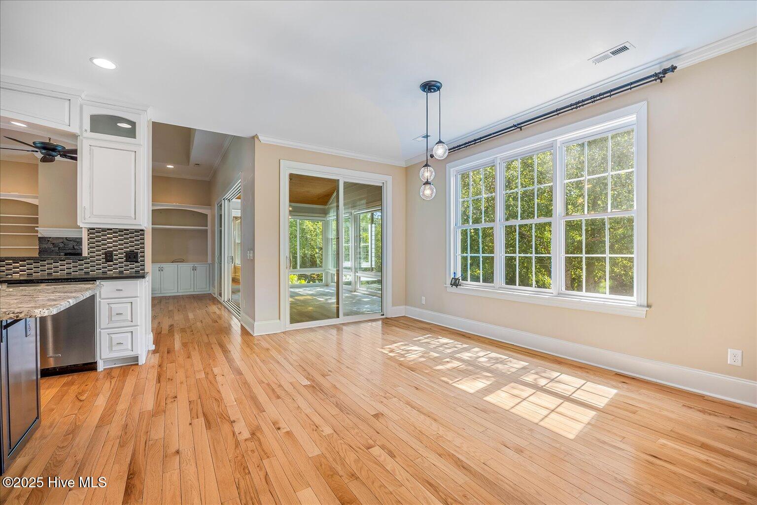 100529543 | Photo 12