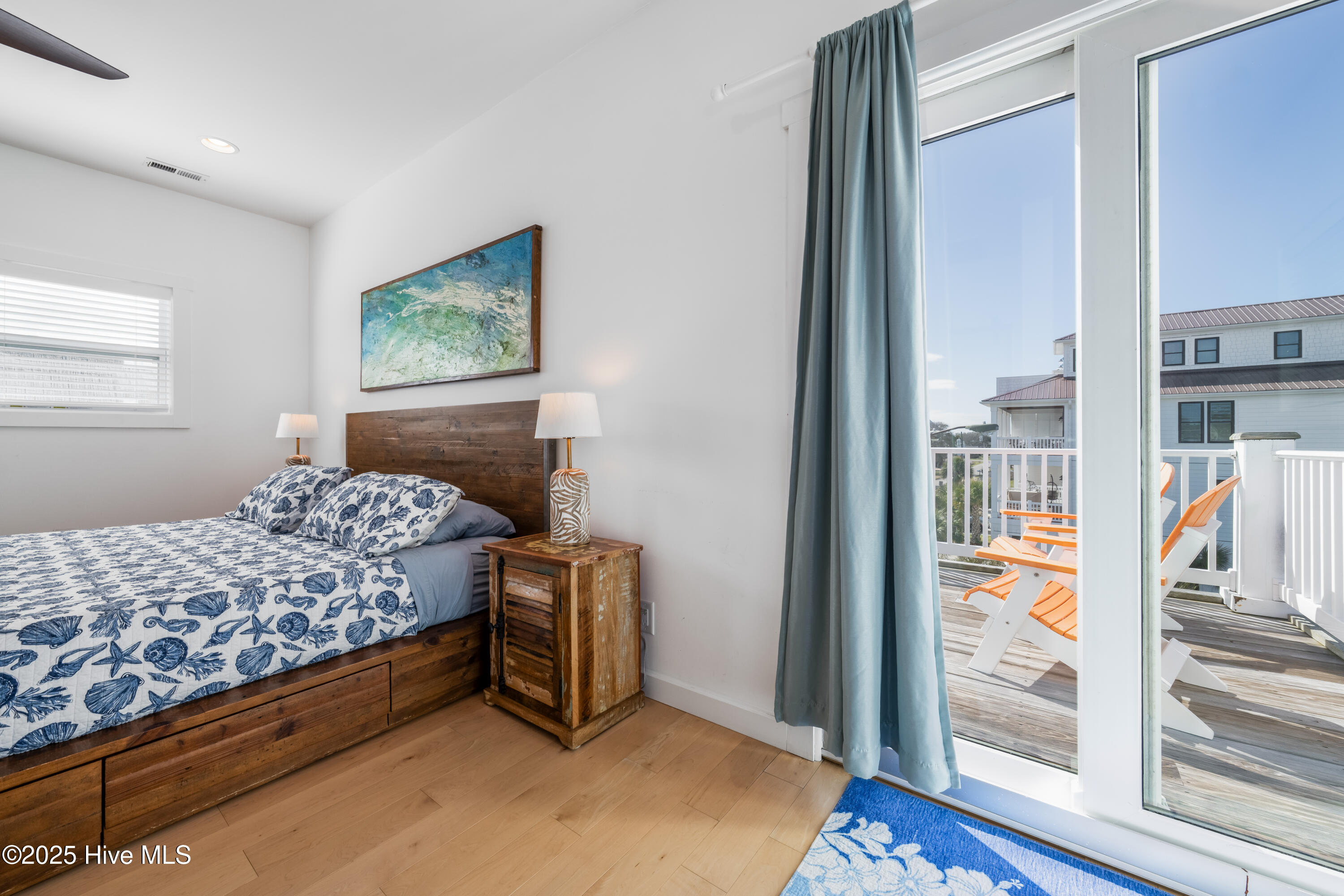 100494864 | Photo 24