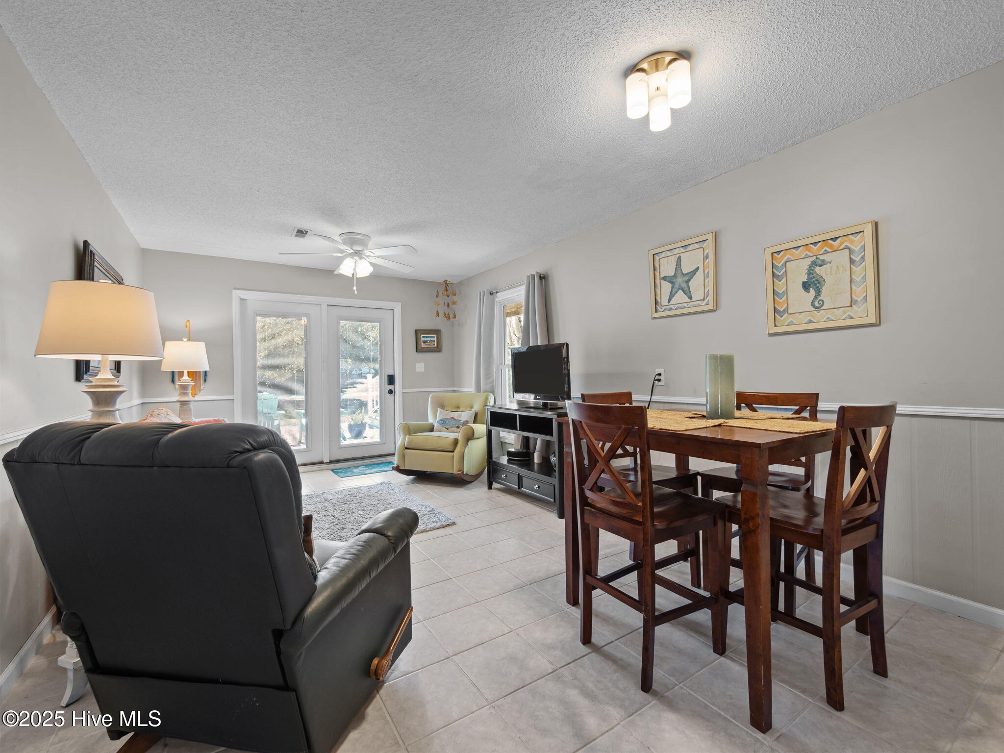 100537997 | Photo 35