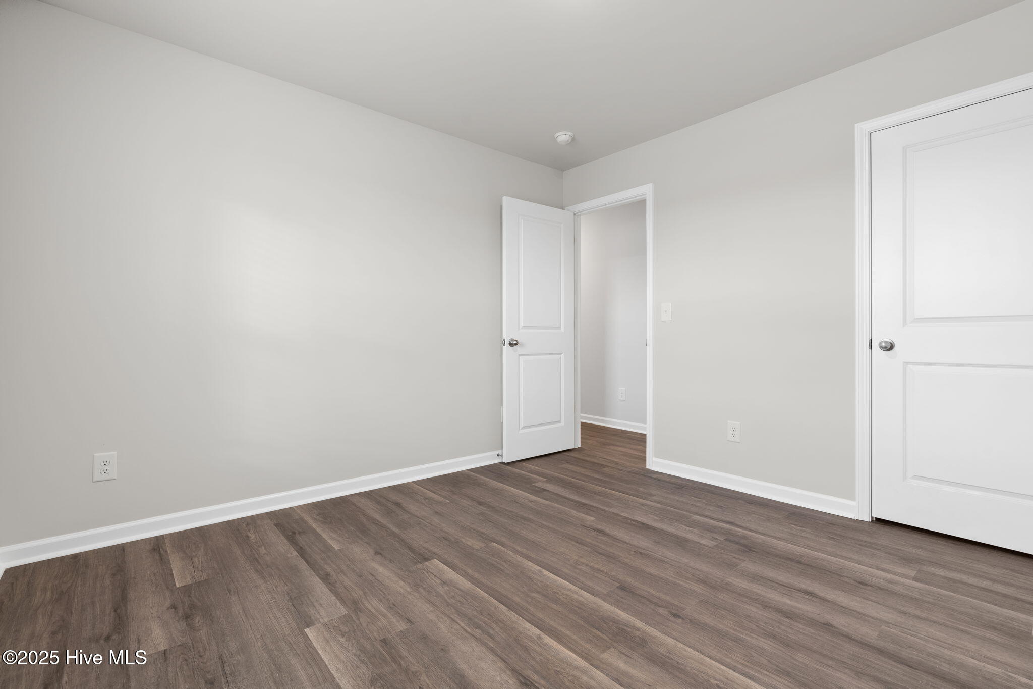 100507185 | Photo 26