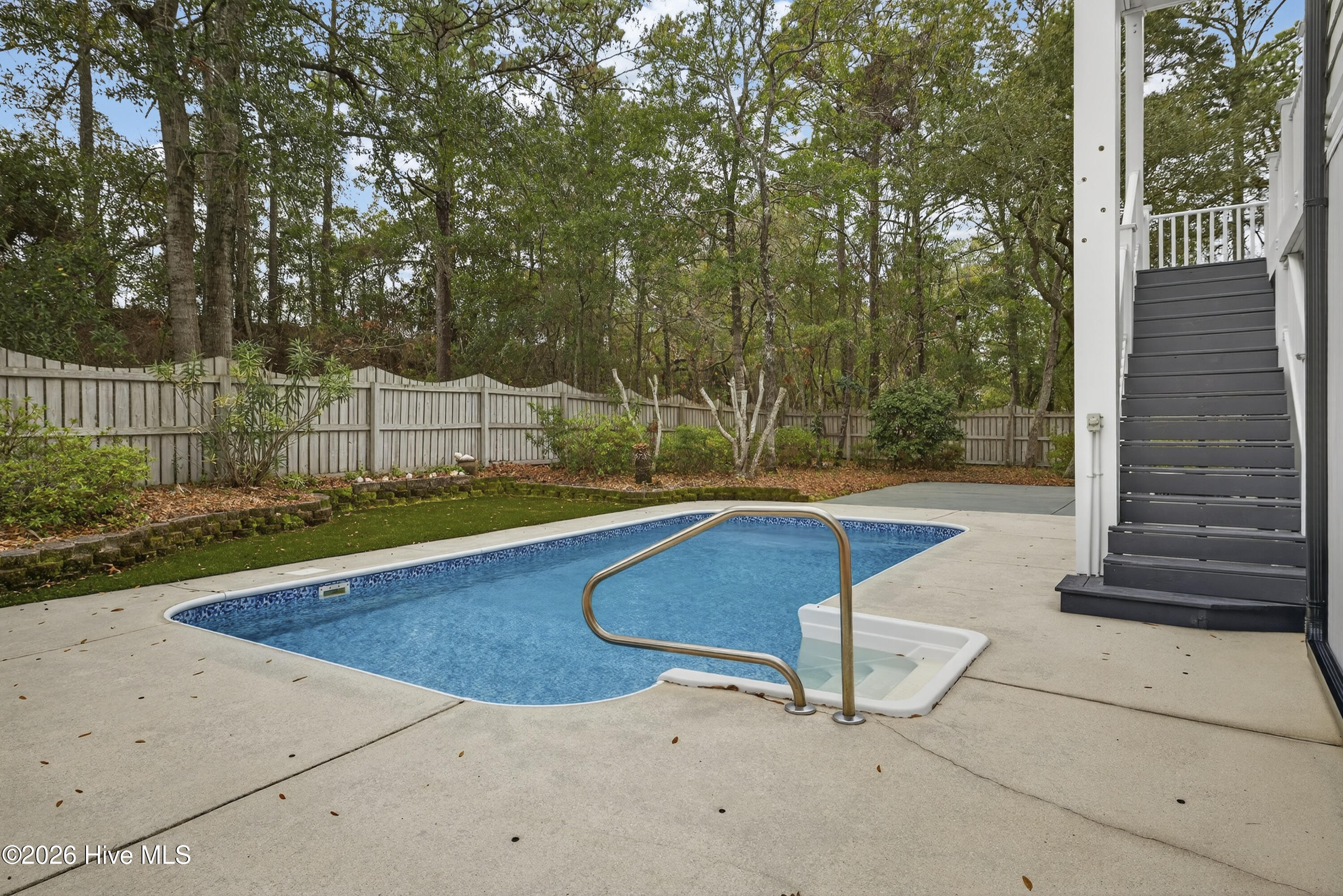 100557060 | Photo 64