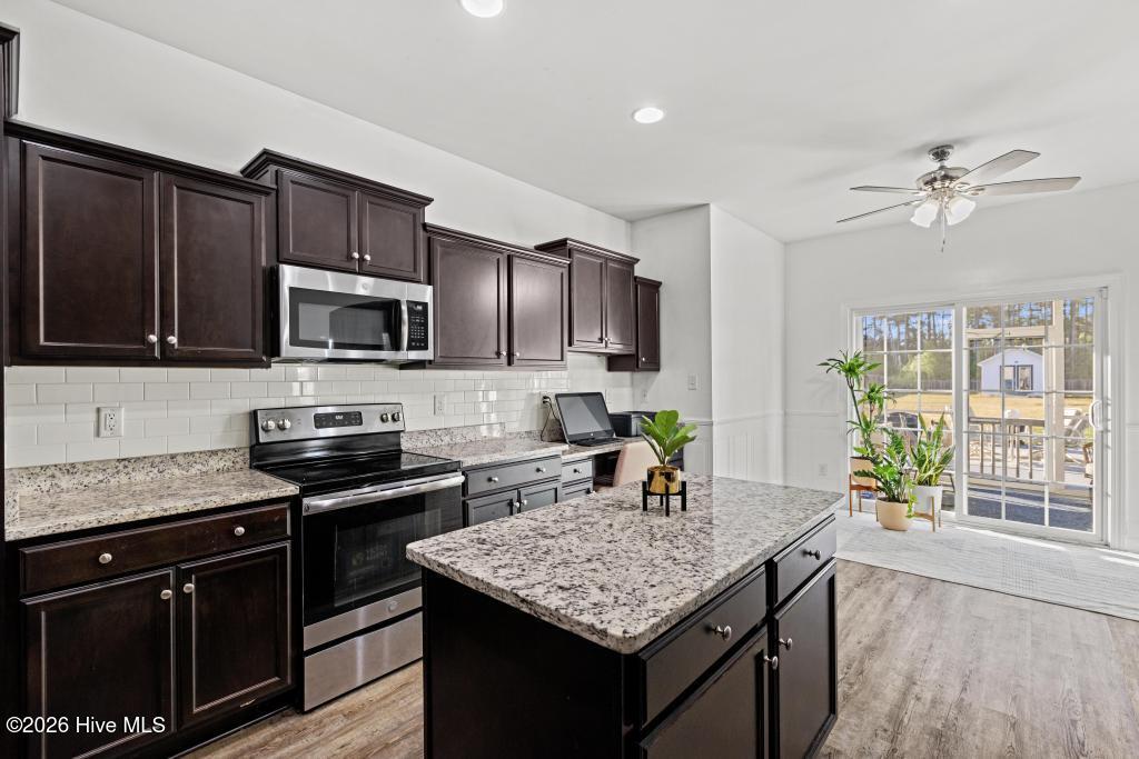 100565608 | Photo 18