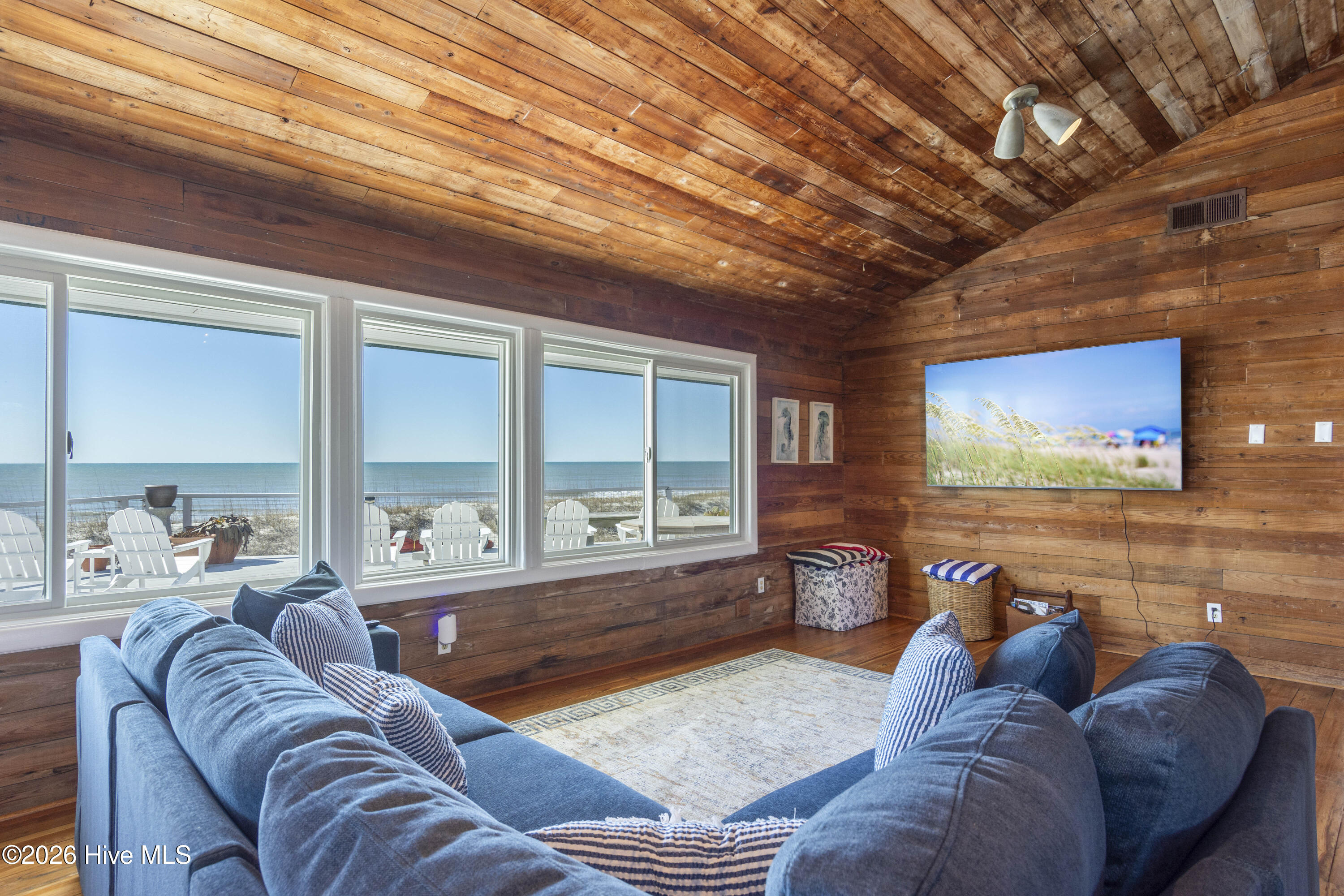 100553292 | Photo 19