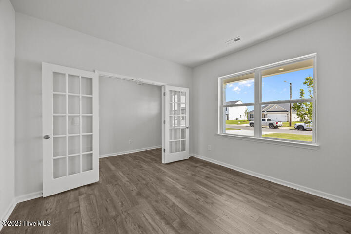 8-web-or-mls-1130 Queensland Lane_009