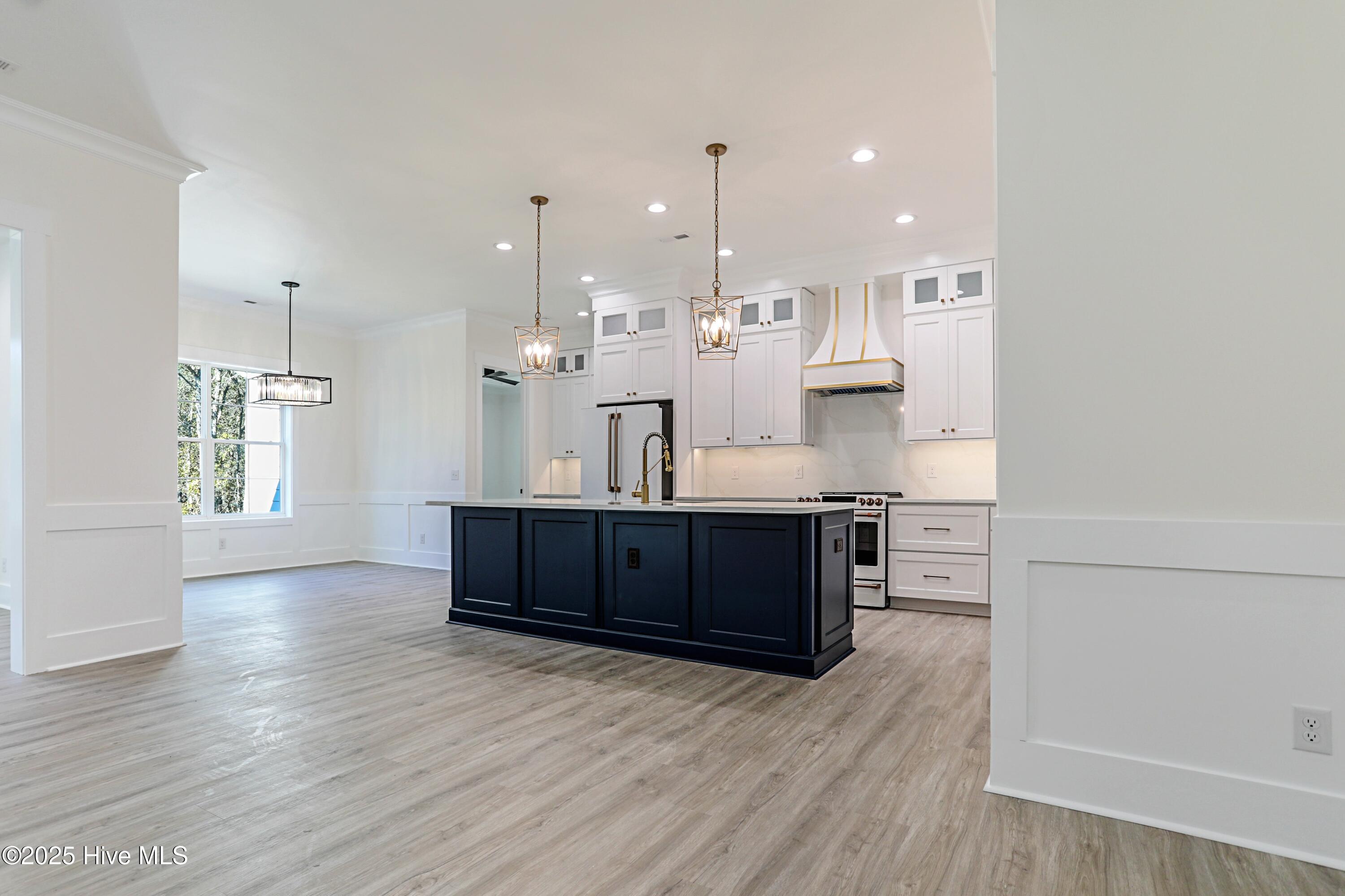 100535738 | Photo 23