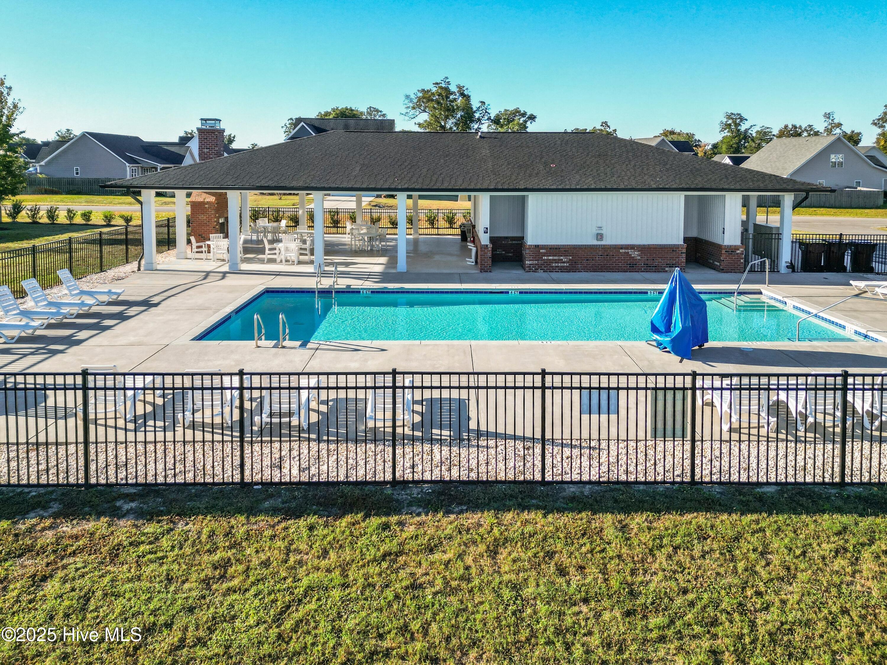 100538815 | Photo 78