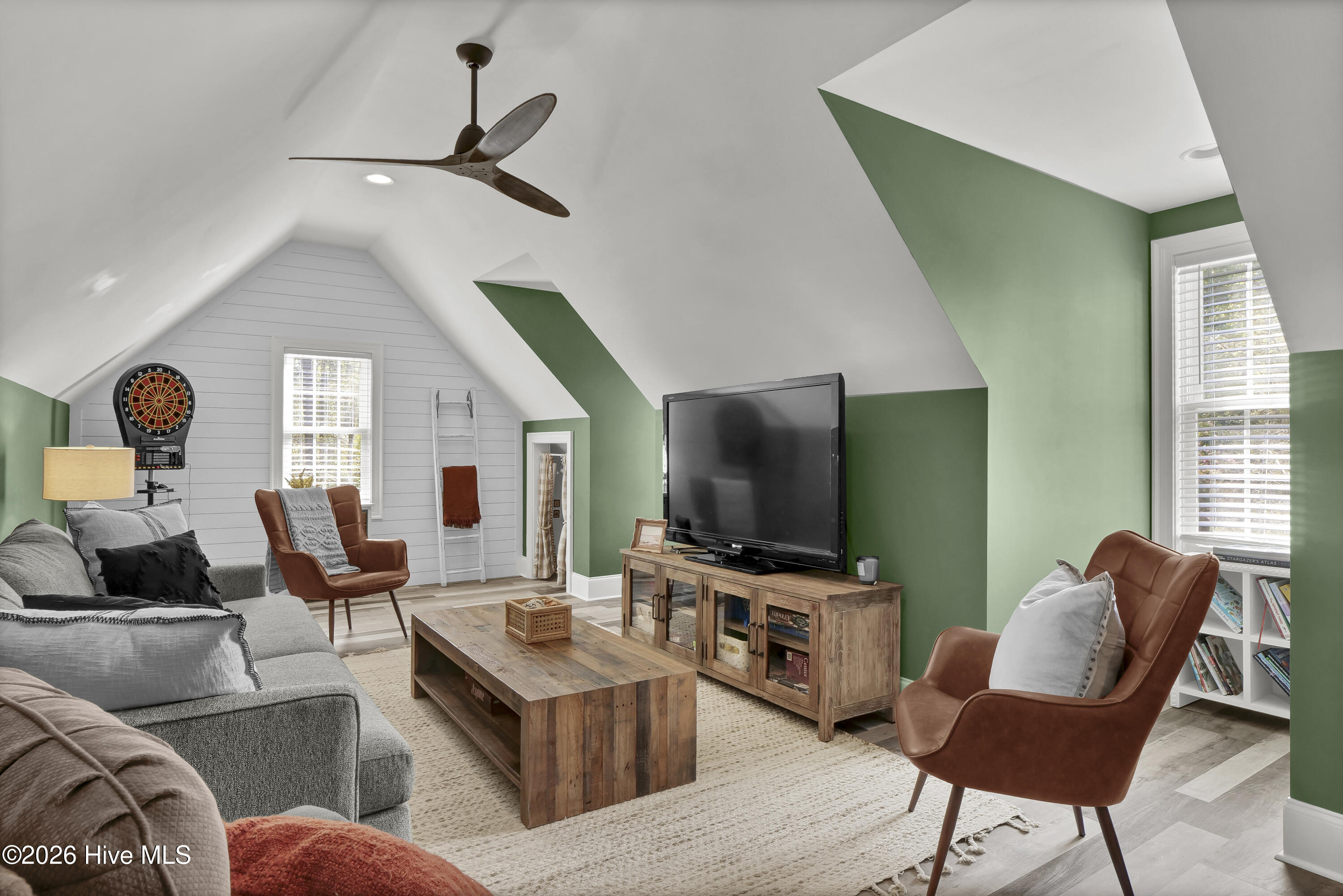 100563918 | Photo 44