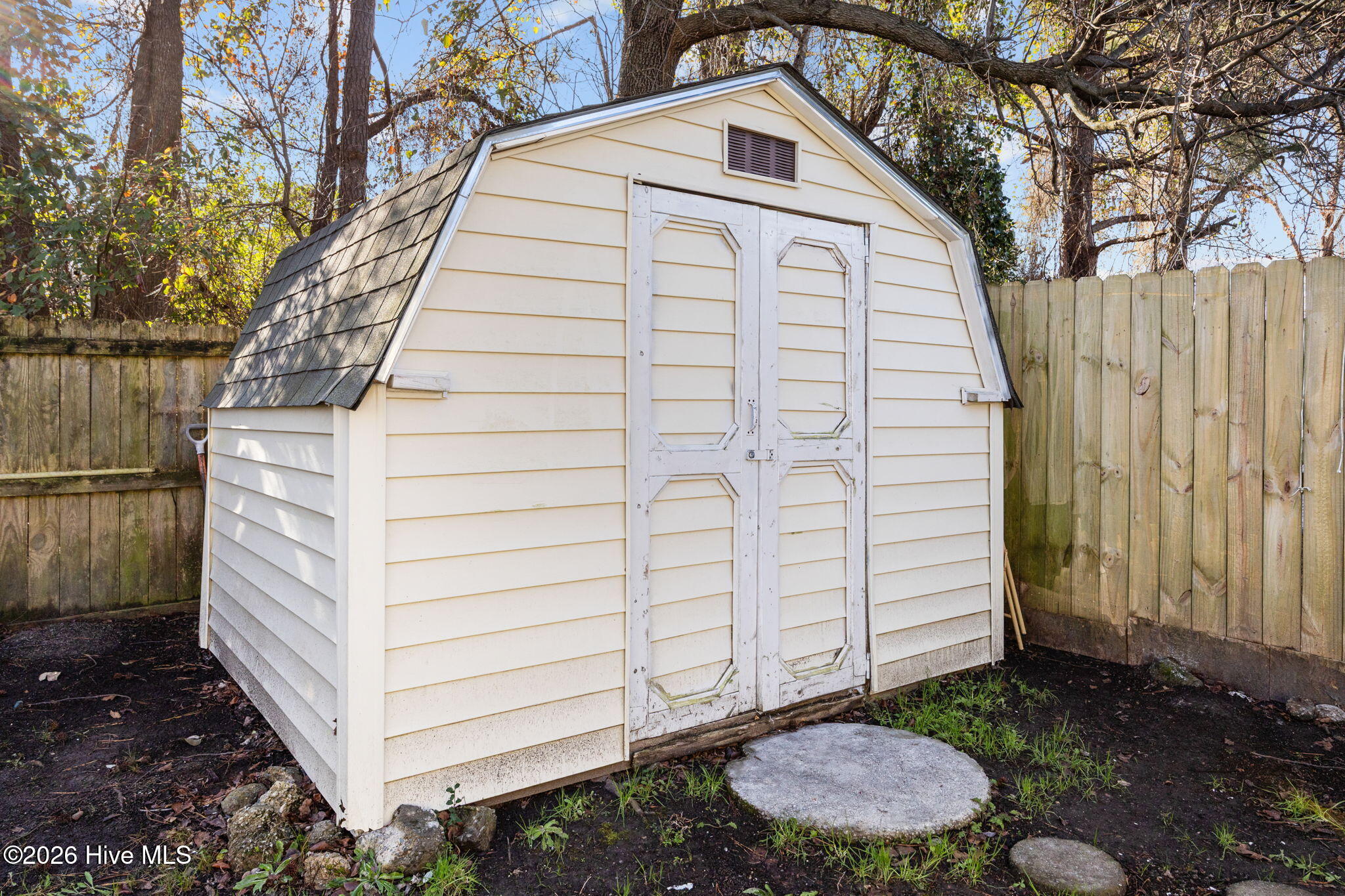 100550799 | Photo 36