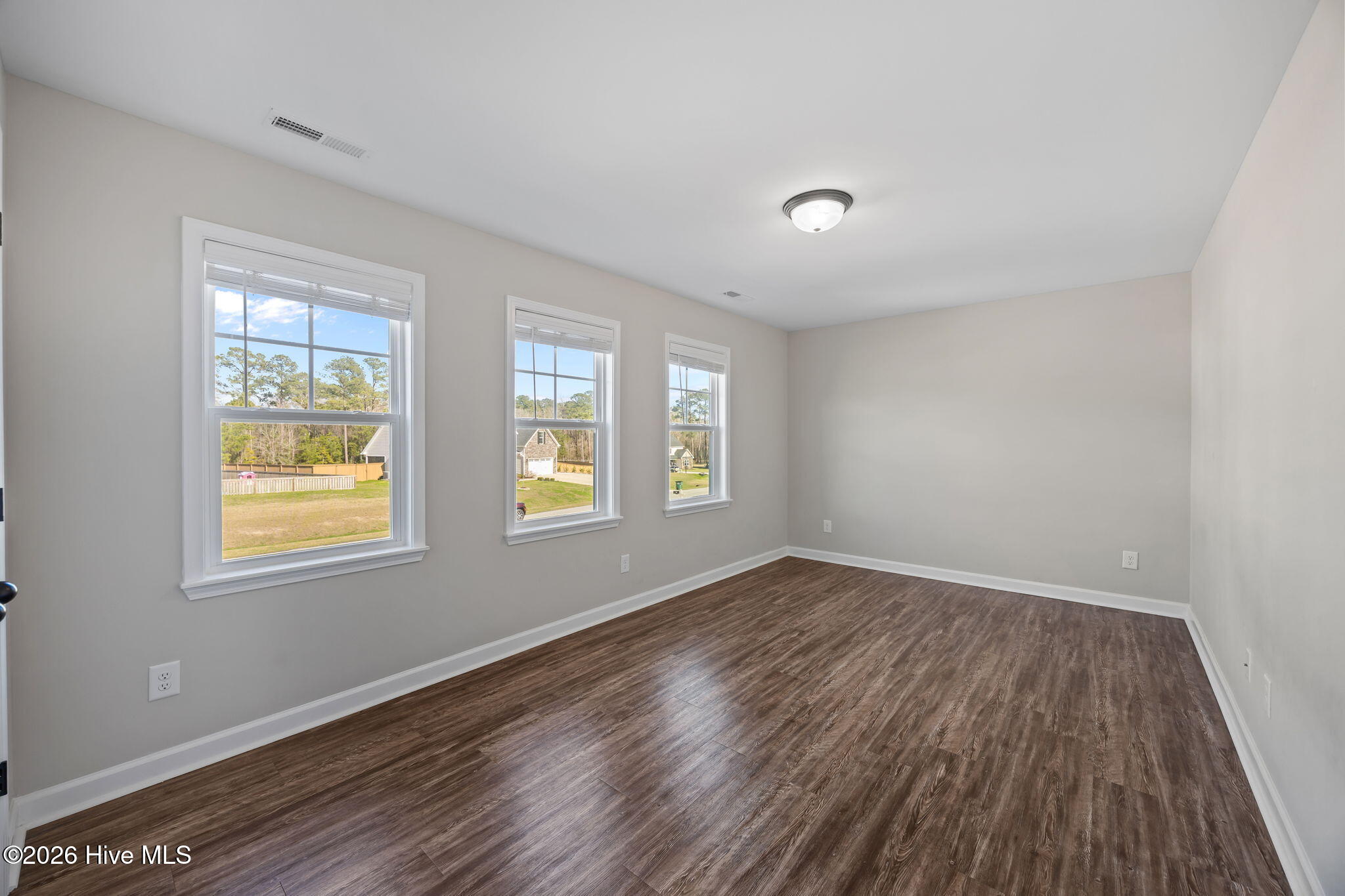 100559276 | Photo 19