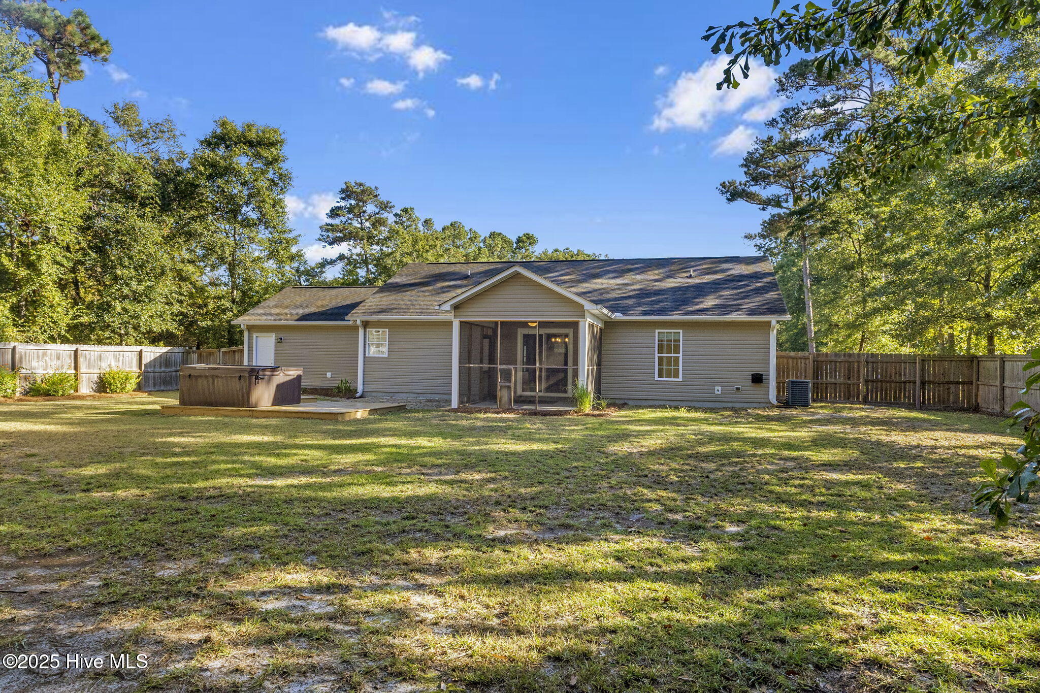 100533353 | Photo 32