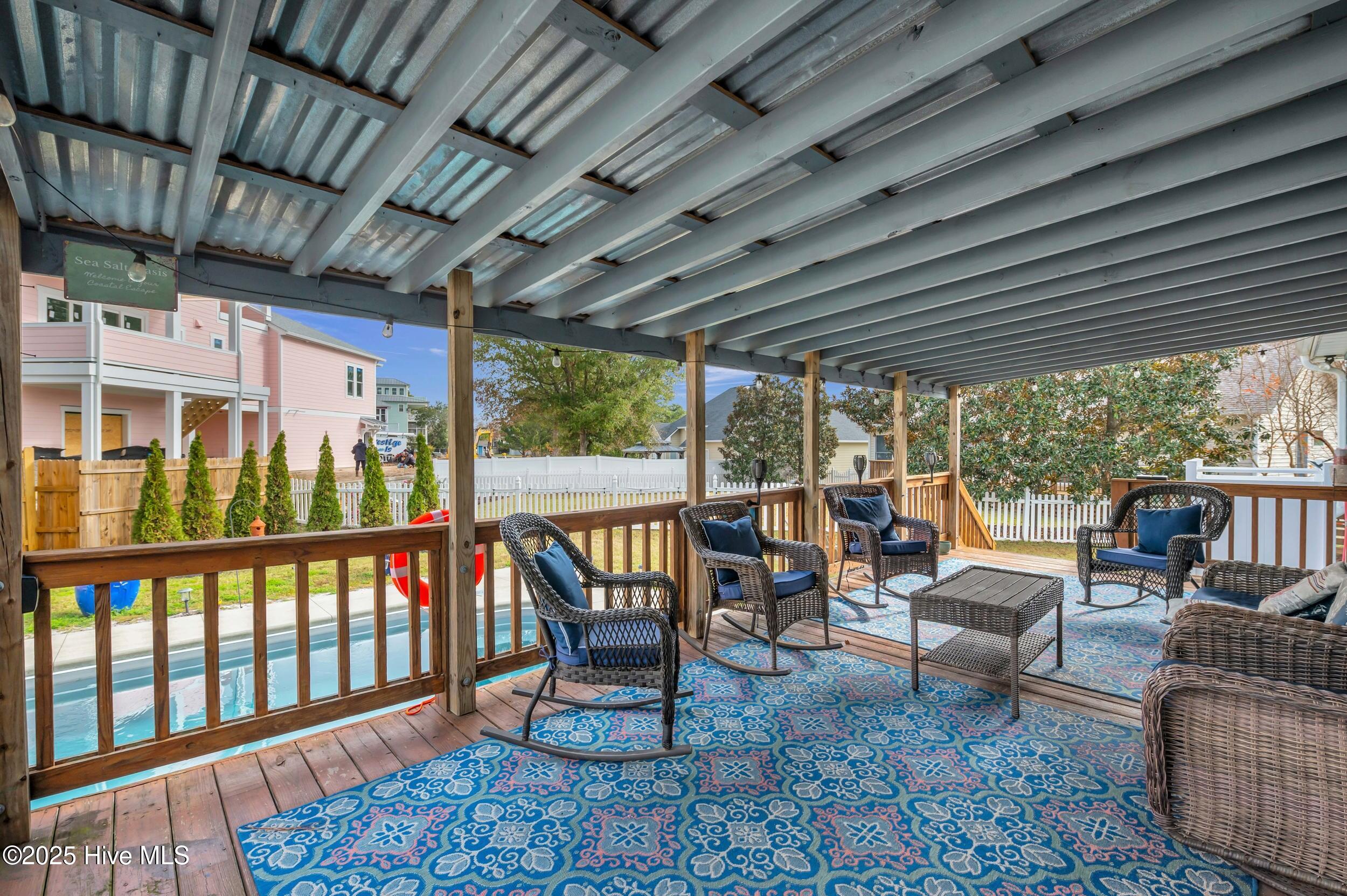 100543917 | Photo 36