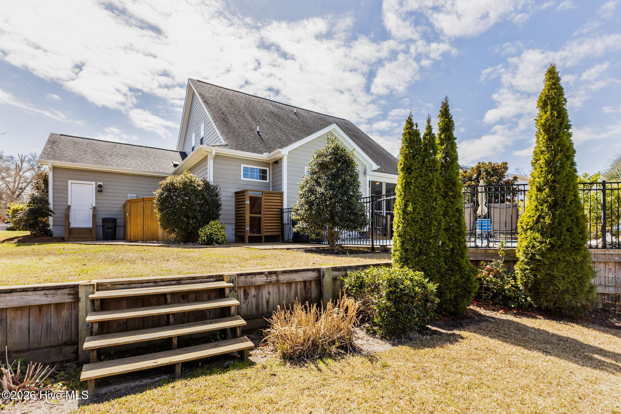 100560213 | Photo 41