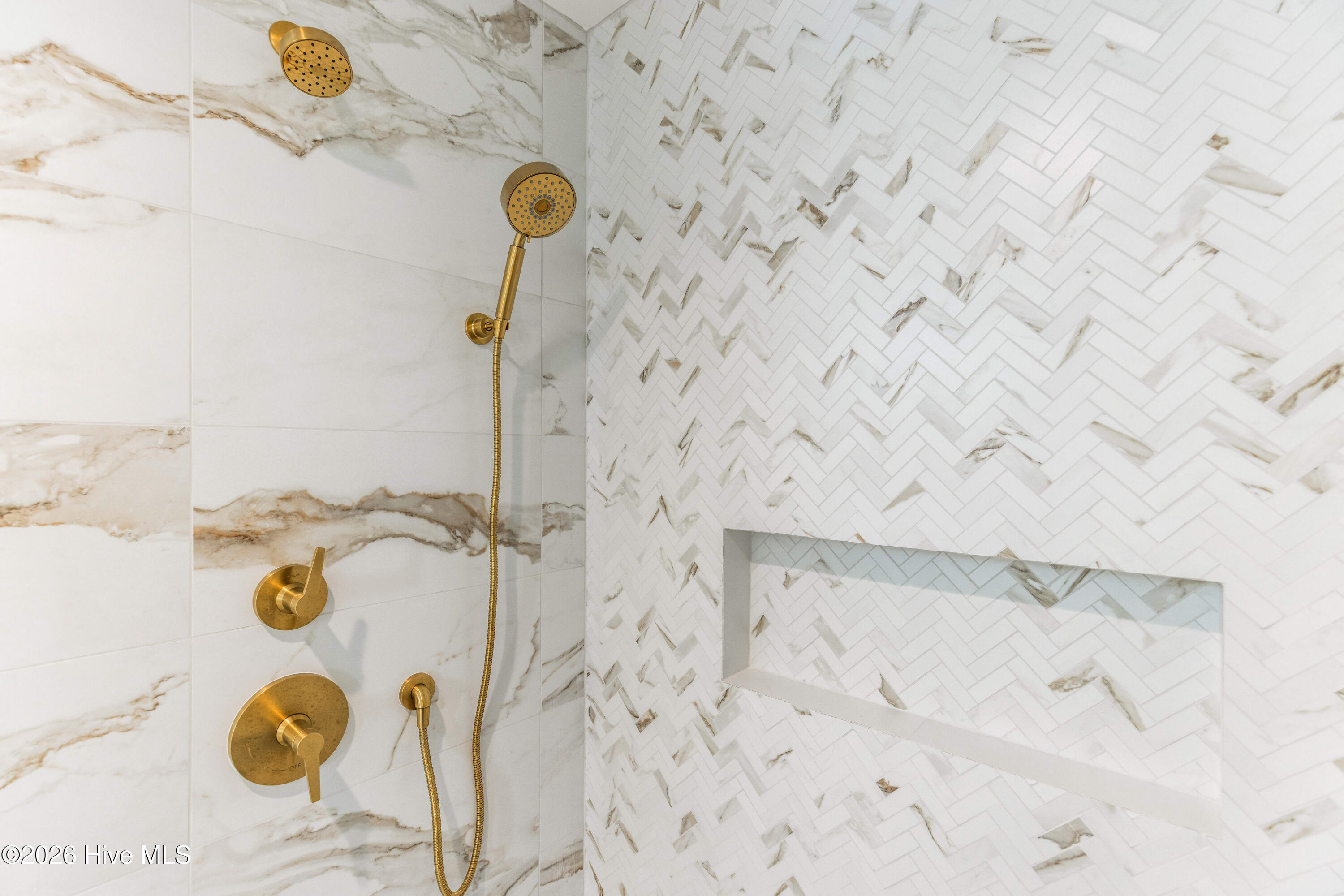 100555813 | Photo 68