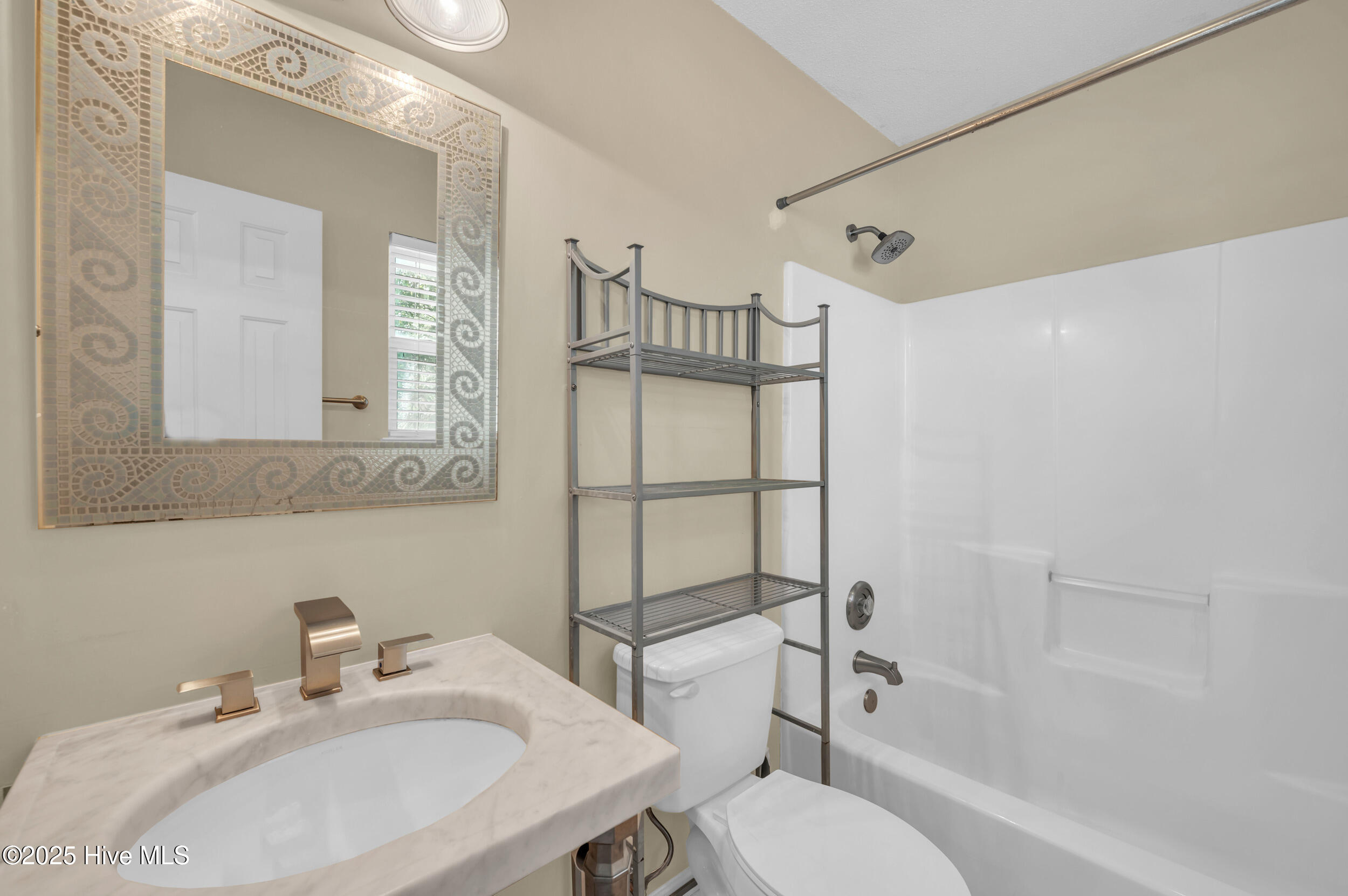 100532277 | Photo 31