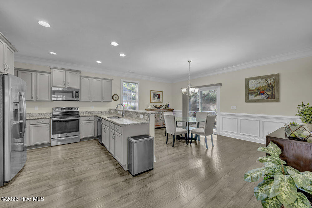 100554045 | Photo 10