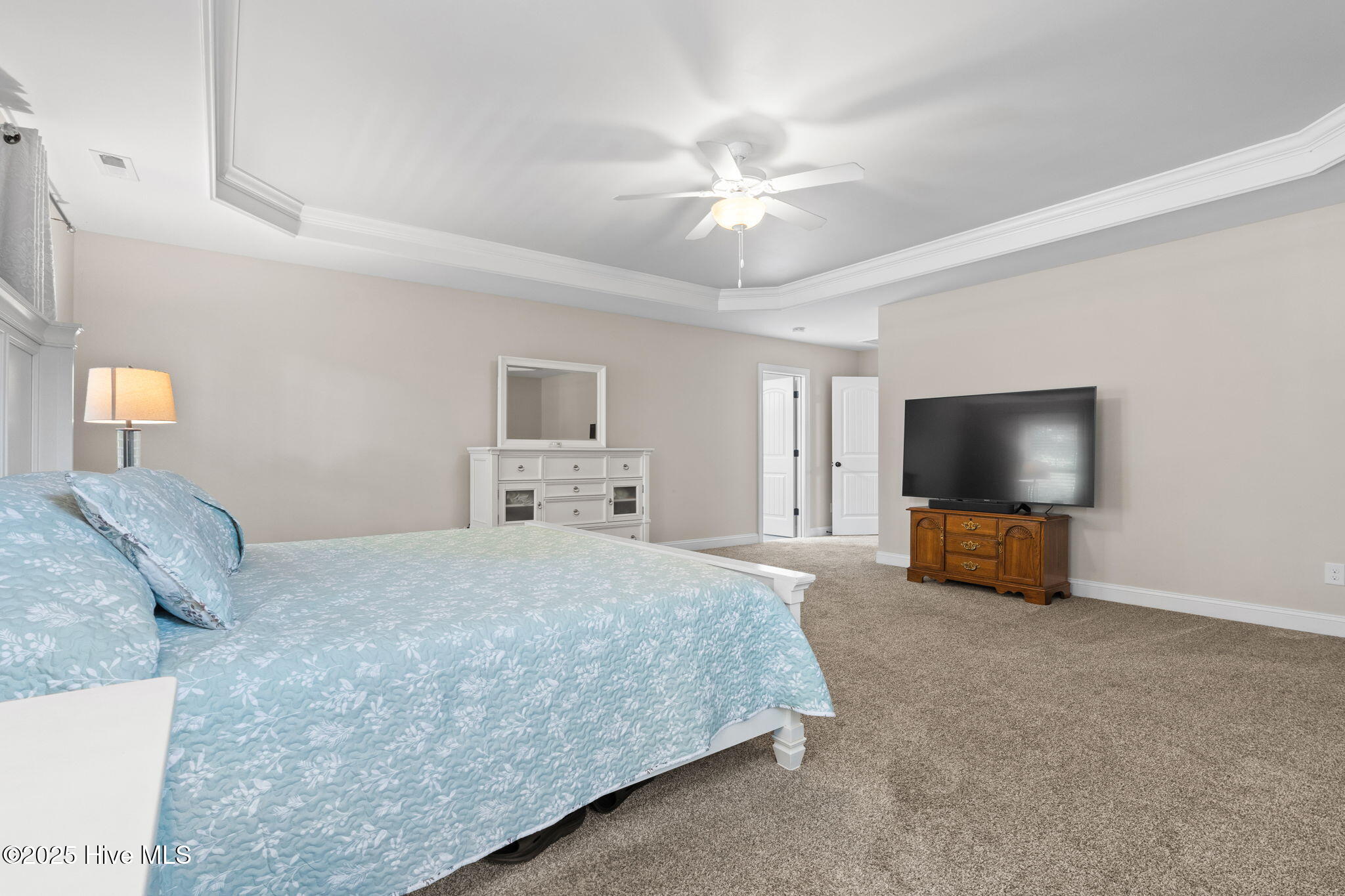 100521115 | Photo 34