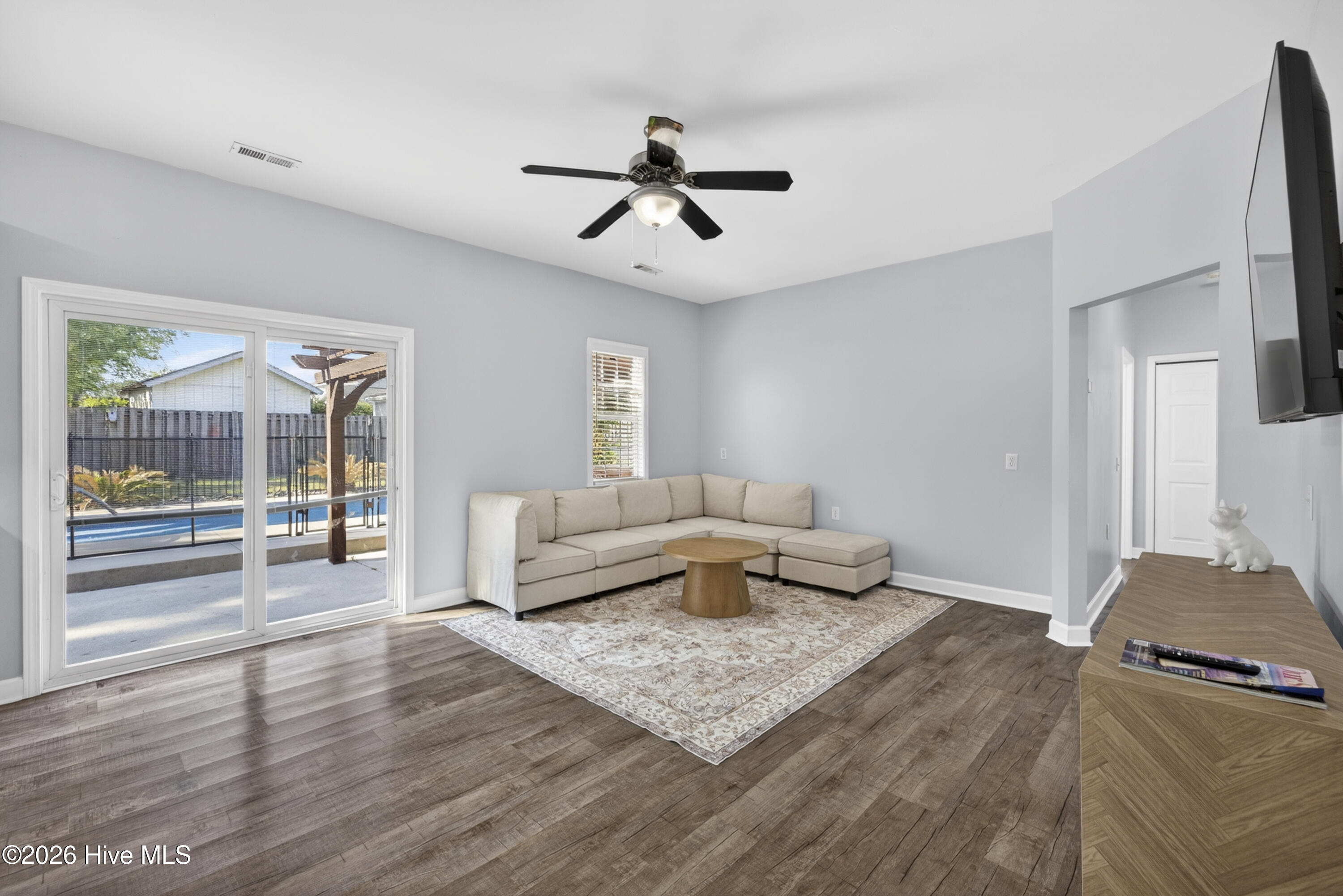 100568546 | Photo 12